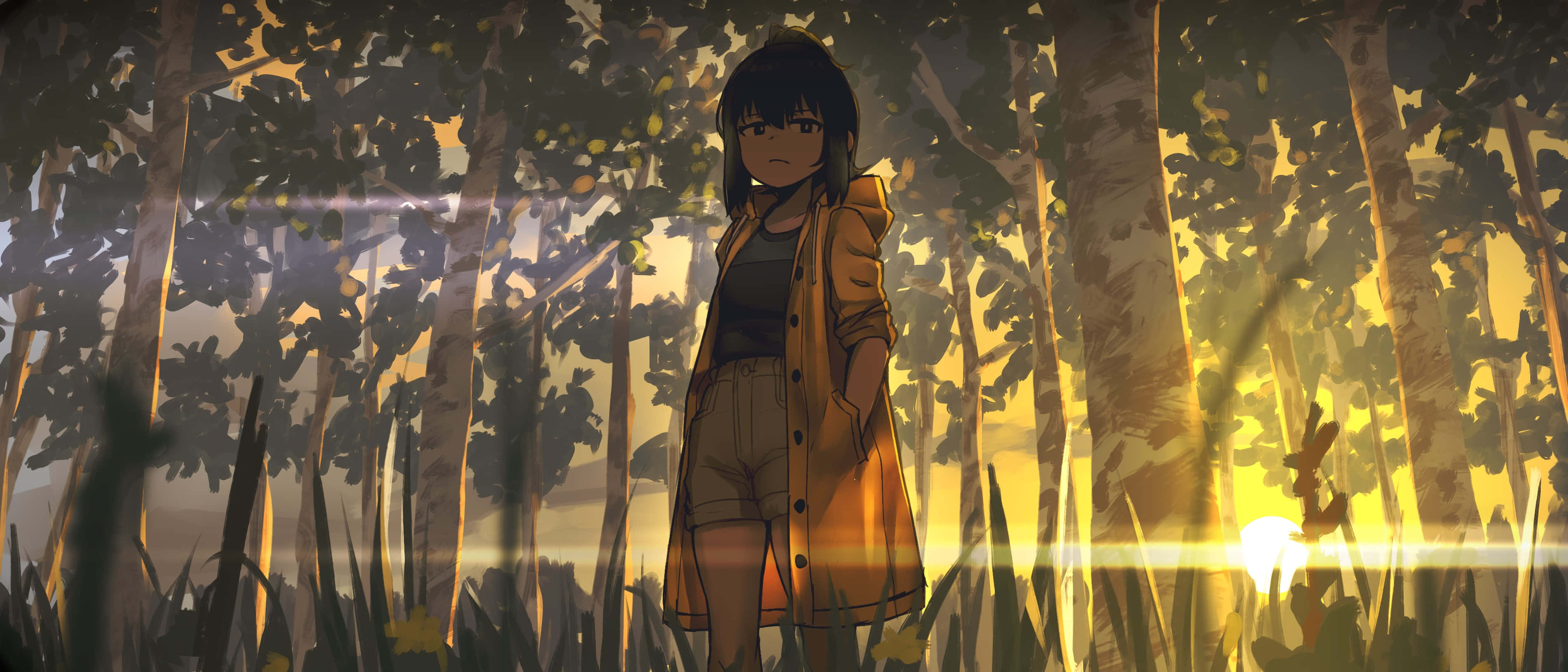 Yellow Raincoat 桌布 壁紙 — 一個穿著黃色外套的年輕女孩獨自站在陽光明媚的森林中，金色光線穿過高大的樹木。