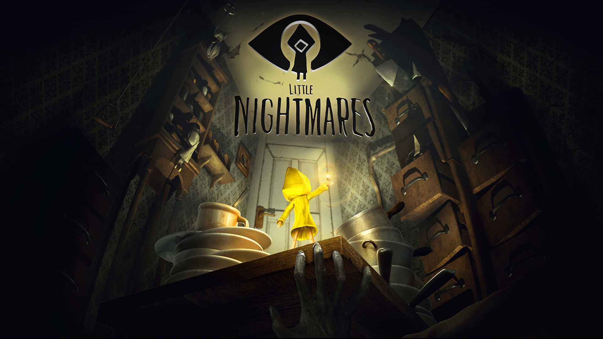 Little Nightmares 4K 桌布 壁紙 — 一個穿著黃色雨衣的小孩站在雜亂的廚房檯面上，下方是一個發光的眼睛標誌，在黑暗陰森的房間裡。