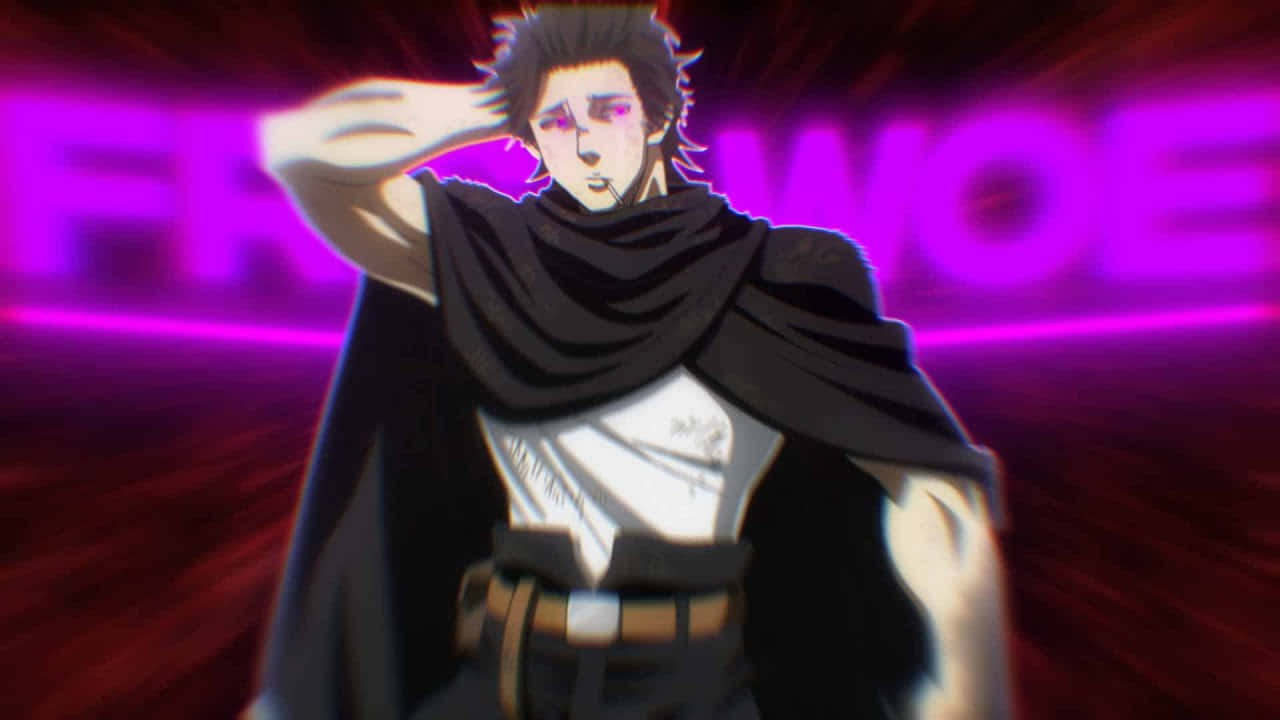 Black Clover Yami 桌布 壁紙 — 一個穿著黑色斗篷的動漫角色，在發光的紫色和紅色背景前舉起一隻手，並帶有粗體文字。