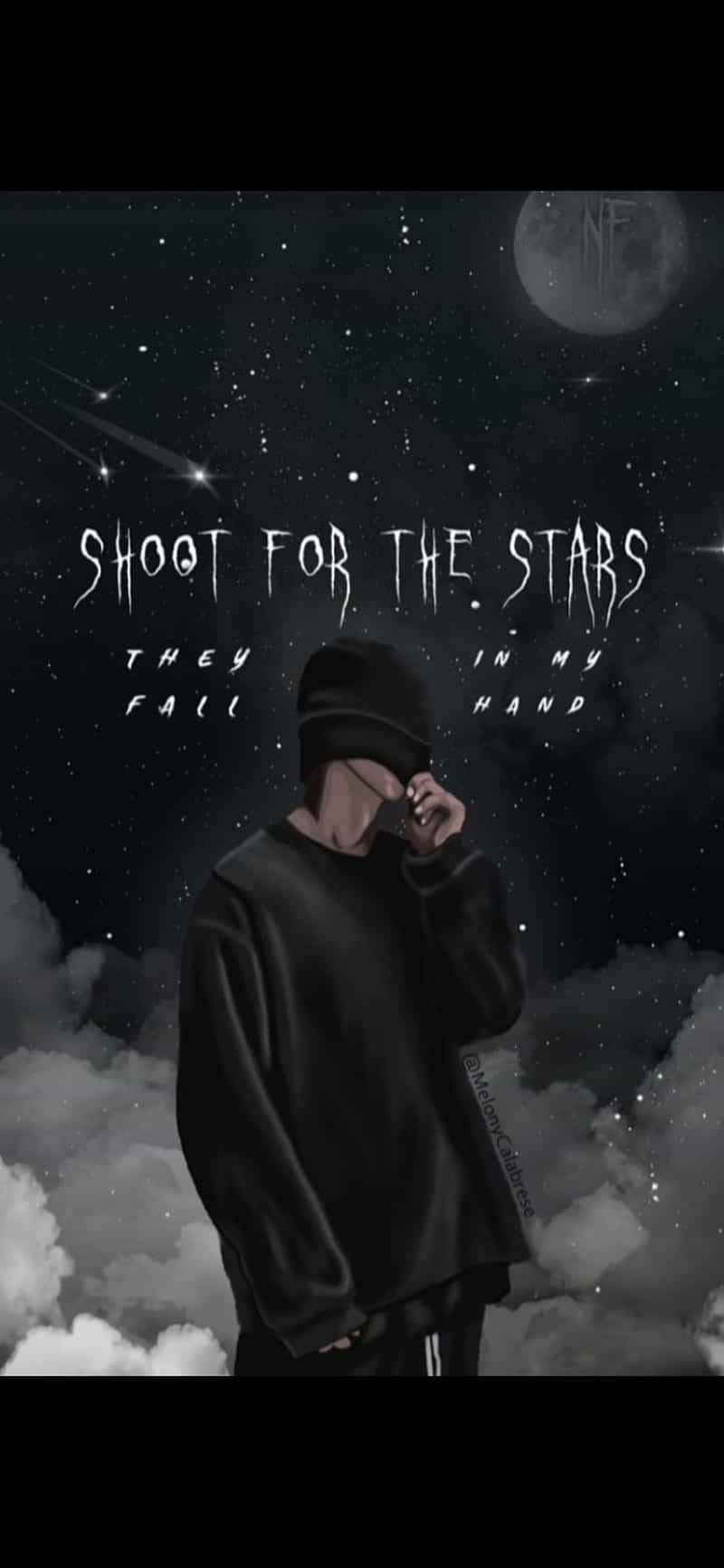 Nf Rapper 桌布 壁紙 — 一個穿著黑色連帽衫的人站在星空夜空下，有月亮和雲朵，拿著手機貼在耳邊。
