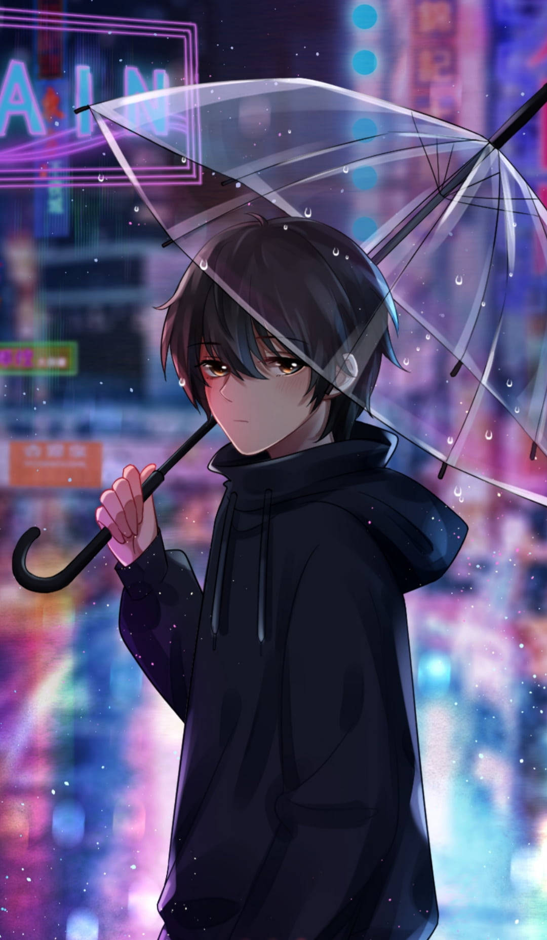 桌布 壁紙 — 一個穿著黑色連帽衫的年輕動漫男孩，在充滿活力的霓虹城市暴雨中撐著透明雨傘。