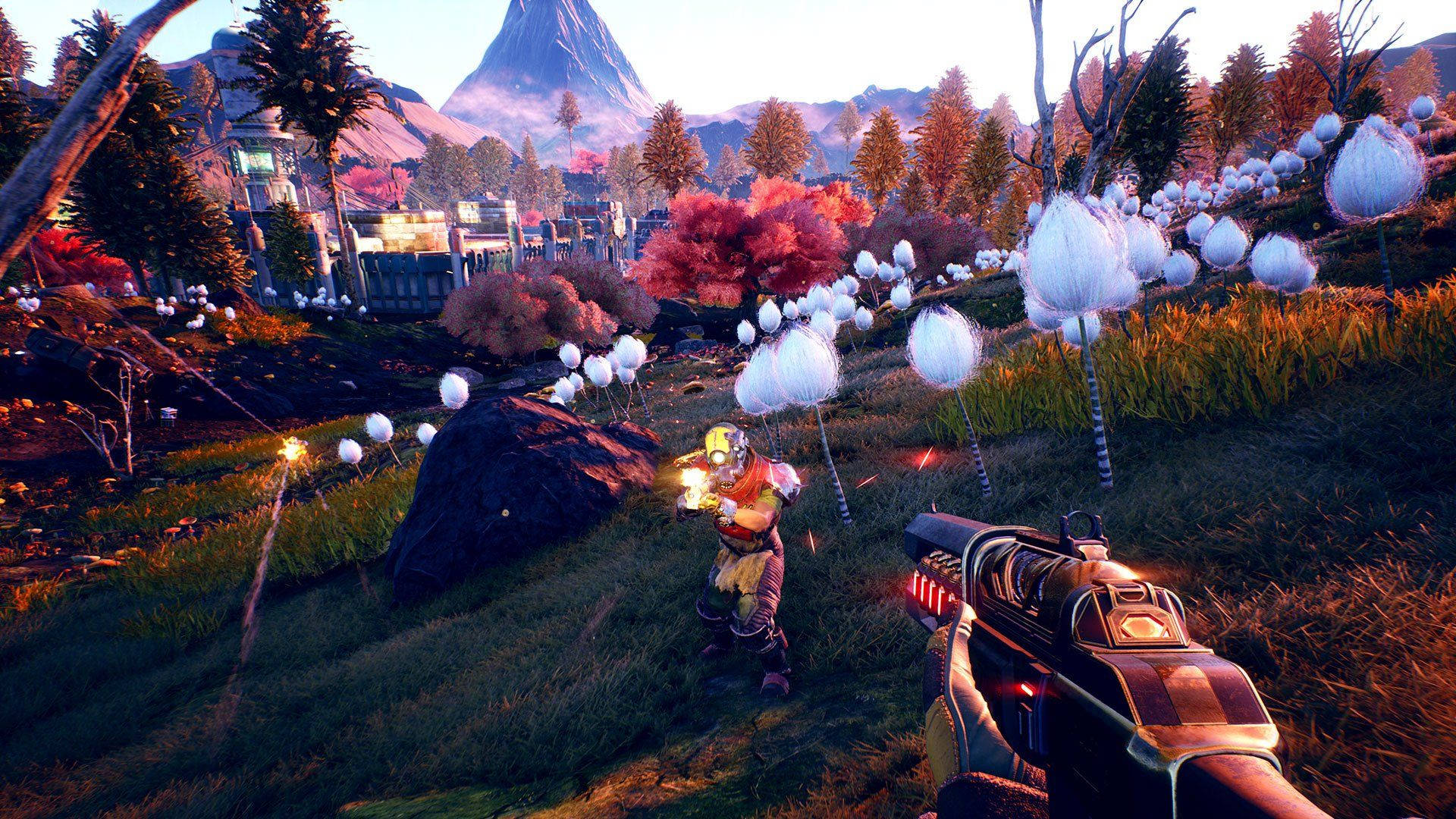 The Outer Worlds 桌布 壁紙 — 一個第一人稱射擊場景，玩家在充滿活力的外星景觀中，用發光的武器瞄準敵人，景觀中有白色氣球狀植物和遠處的山脈。