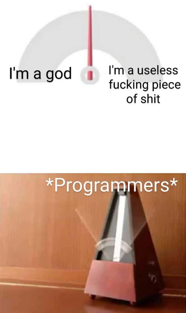 Technology Humor Memes 桌布 壁紙 — 一個節拍器放在木質表面上，上方有文字寫著「I'm a god」和「I'm a useless fucking piece of shit」，下方有「*Programmers*」。