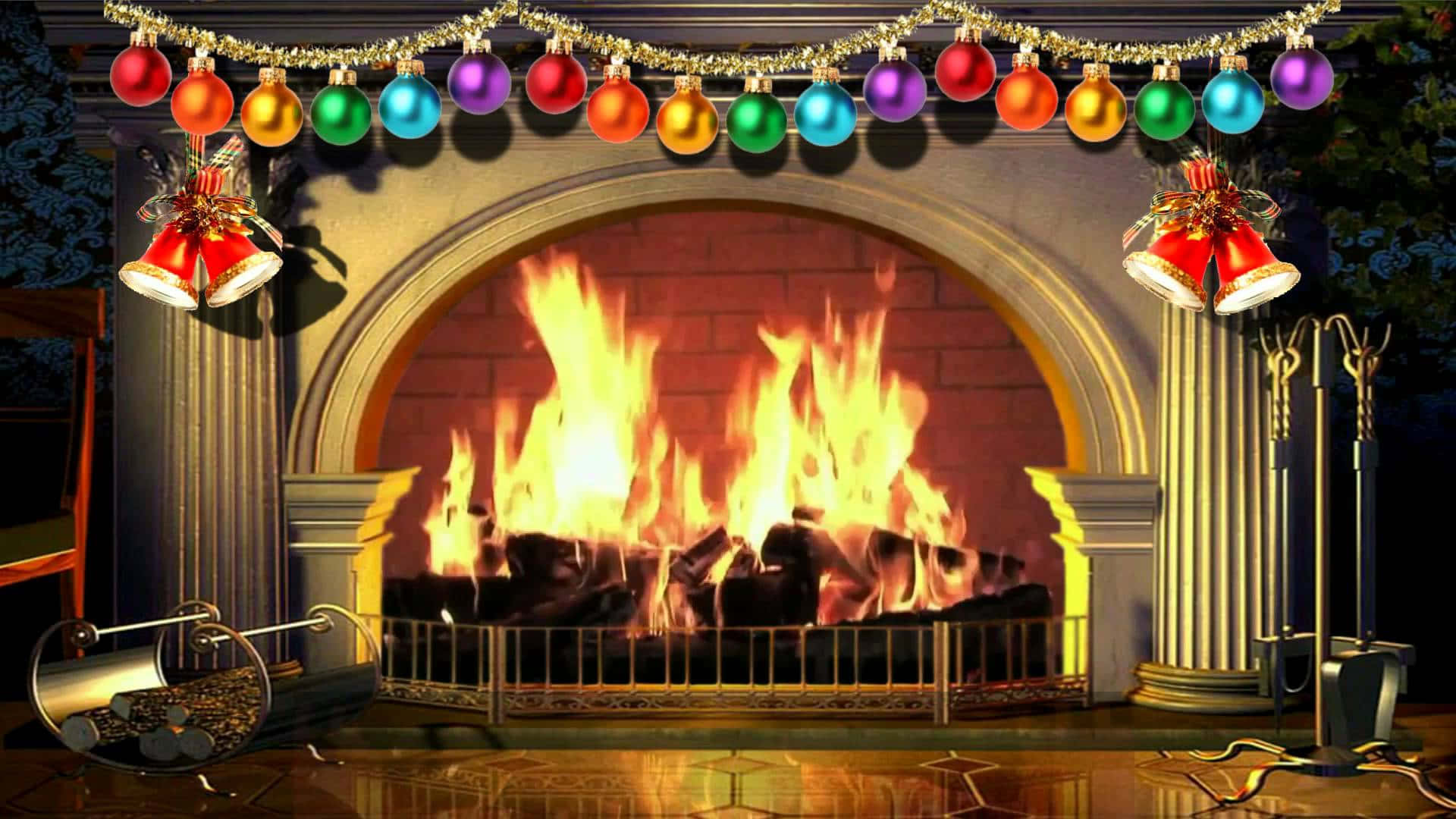 Christmas Fireplace 桌布 壁紙 — 一個節日壁爐在色彩繽紛的裝飾品和紅色鈴鐺的花環下，溫暖的火焰噼啪作響。
