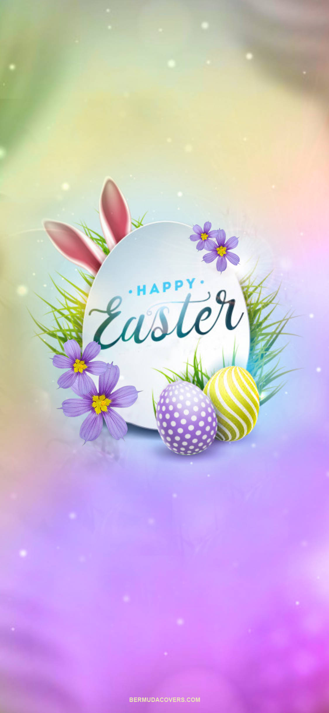 Easter Phone 桌布 壁紙 — 一個節日復活蛋，帶有兔耳和紫色花朵，放在草地上，背景是柔和的粉彩漸變色。