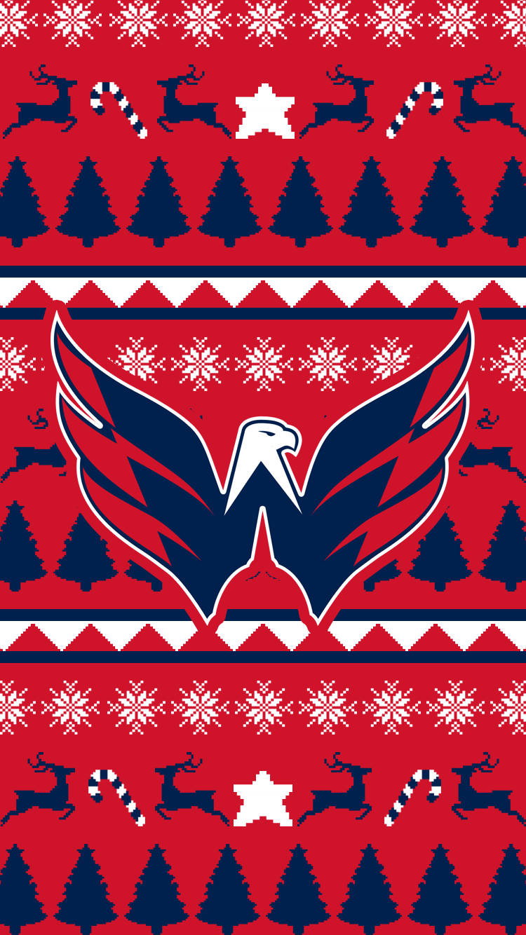Washington Capitals 桌布 壁紙 — 一個節日氣氛的紅和深藍色聖誕毛衣圖案，華盛頓首都隊標誌被馴鹿、糖果杖和松樹環繞。