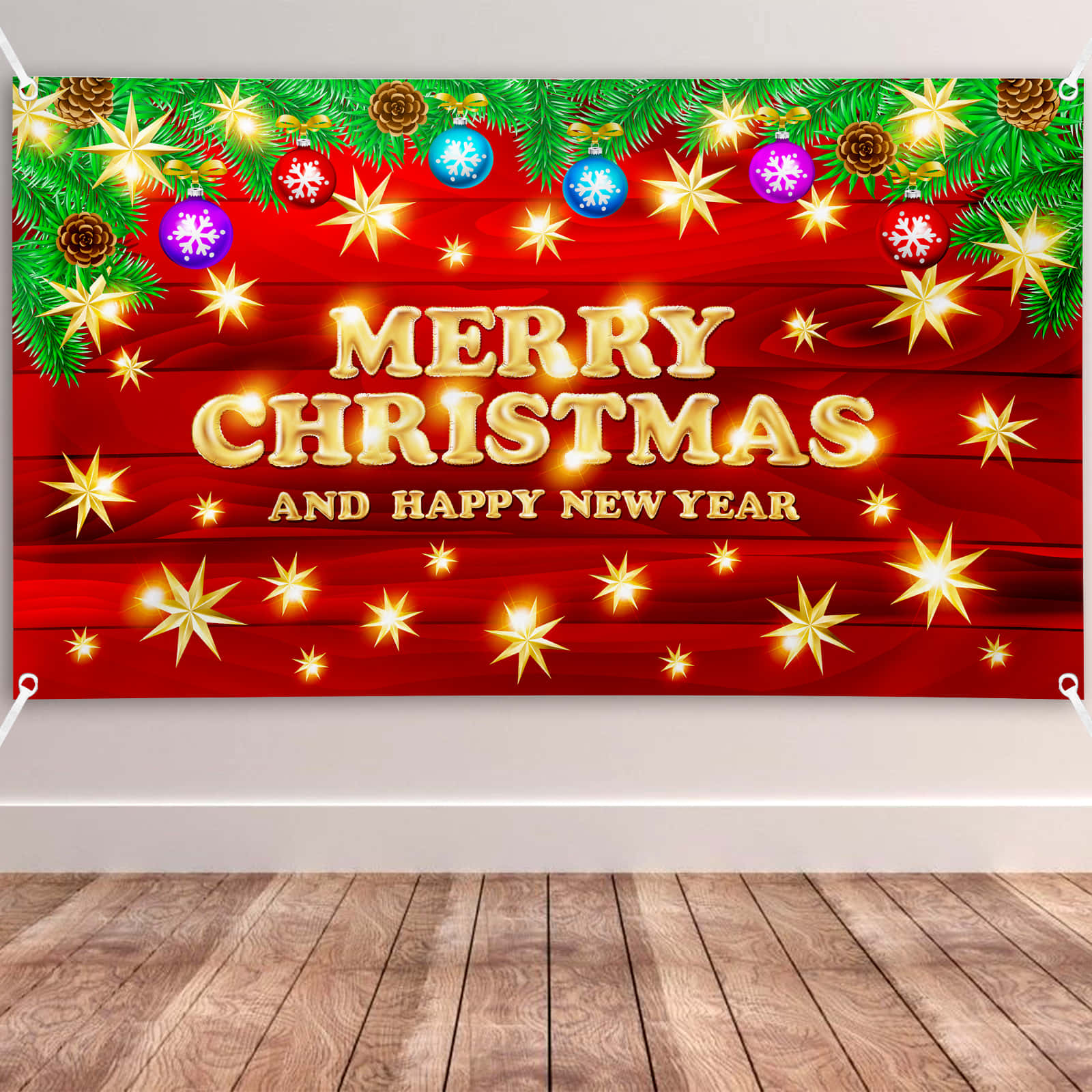 Christmas Party 桌布 壁紙 — 一個節日紅色橫幅，上面有金色的「聖誕快樂和新年快樂」字樣，裝飾著松樹枝、裝飾品和閃爍的星星，掛在木地板上方的白色牆上。