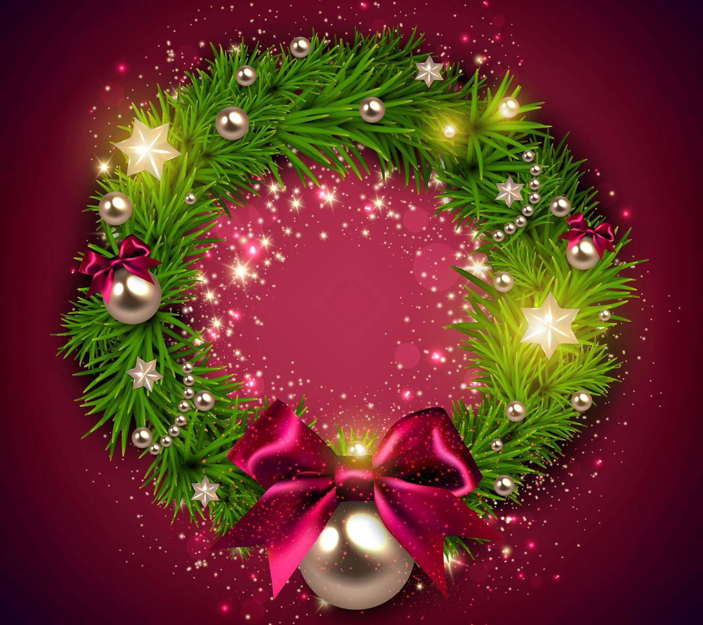 Wreath 桌布 壁紙 — 一個節日綠色花環，飾有銀色裝飾品、發光的星星和一個大的洋紅色蝴蝶結，背景是閃閃發光的栗色。