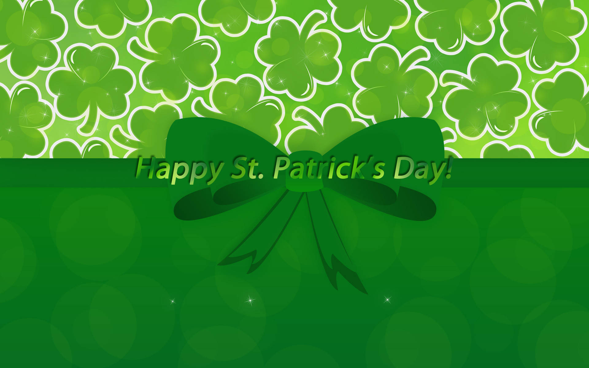 St Patrick's Day 桌布 壁紙 — 一個節日綠色蝴蝶結，帶有閃閃發光的三葉草和文字，在充滿活力的綠色漸變背景上慶祝聖派翠克節。