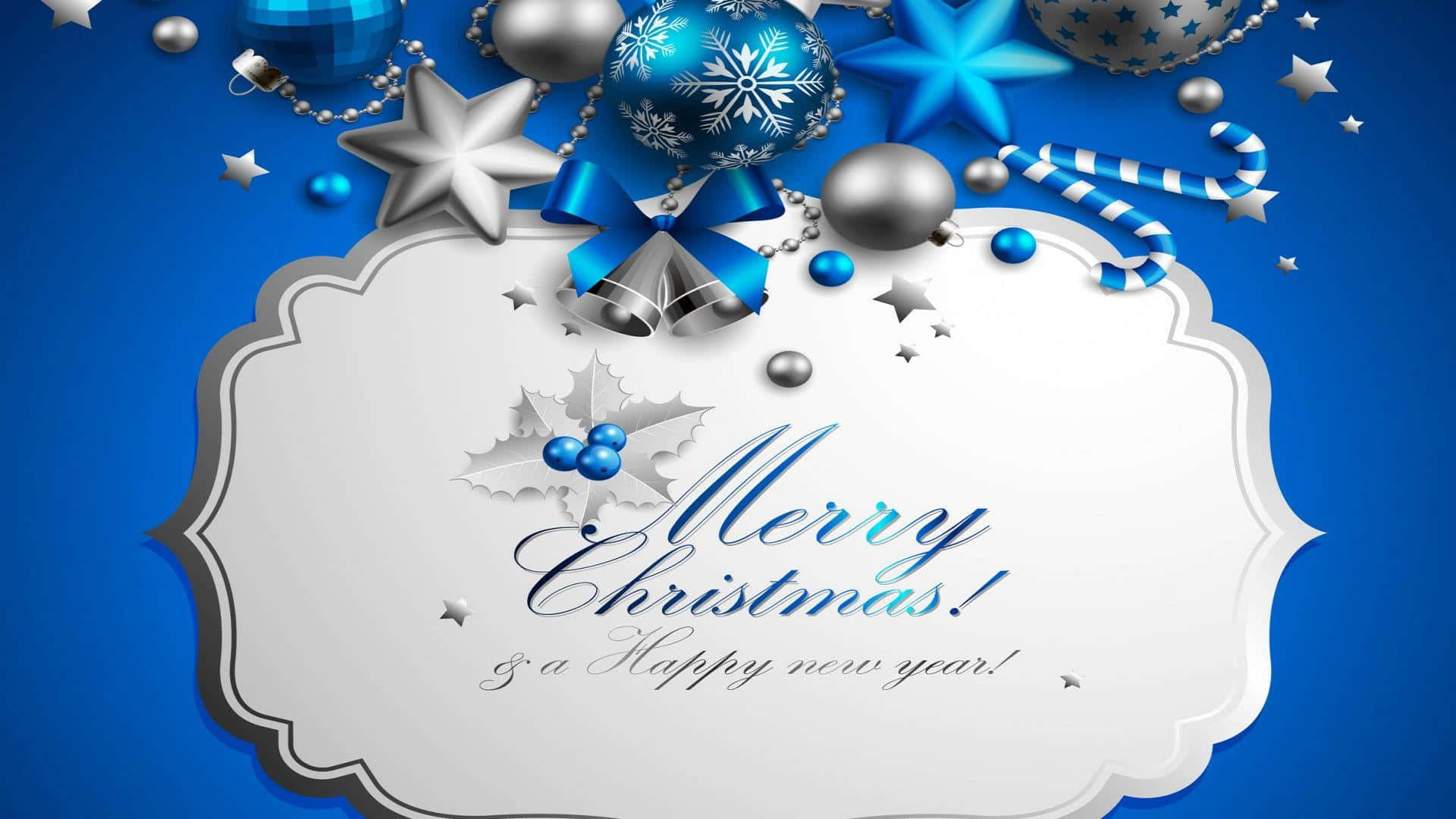 Christmas Card 桌布 壁紙 — 一個節日藍色和銀色的聖誕祝福，裝飾品、鈴鐺和拐杖糖漂浮在白色華麗標籤上方。