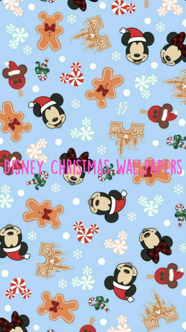 Disney Christmas iPad 桌布 壁紙 — 一個節日藍色壁紙圖案，米奇和米妮老鼠戴著聖誕老人帽，旁邊有薑餅人、拐杖糖和雪花。