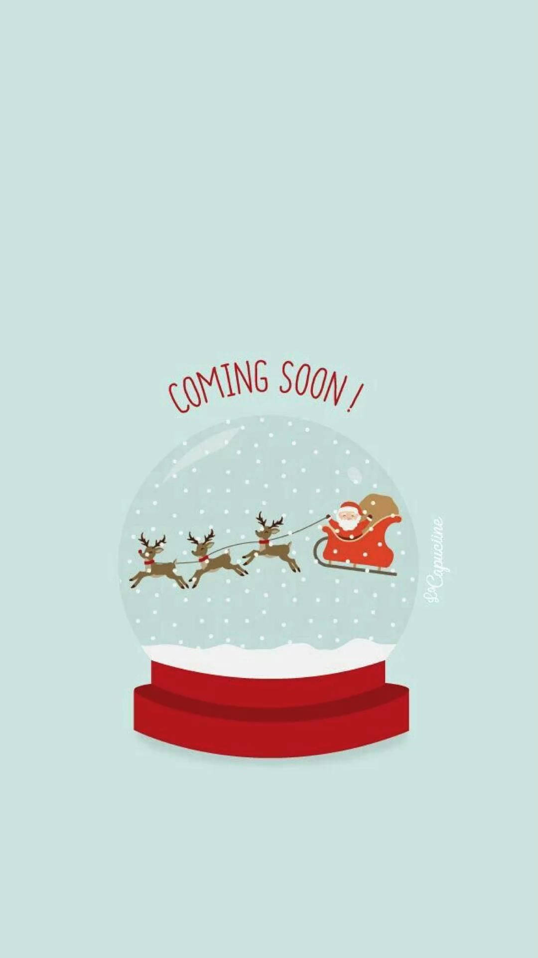 Coming Soon 桌布 壁紙 — 一個節日雪球展示聖誕老人坐在由馴鹿拉著的紅色雪橇上，背景是雪景，上方有「COMING SOON!」字樣。