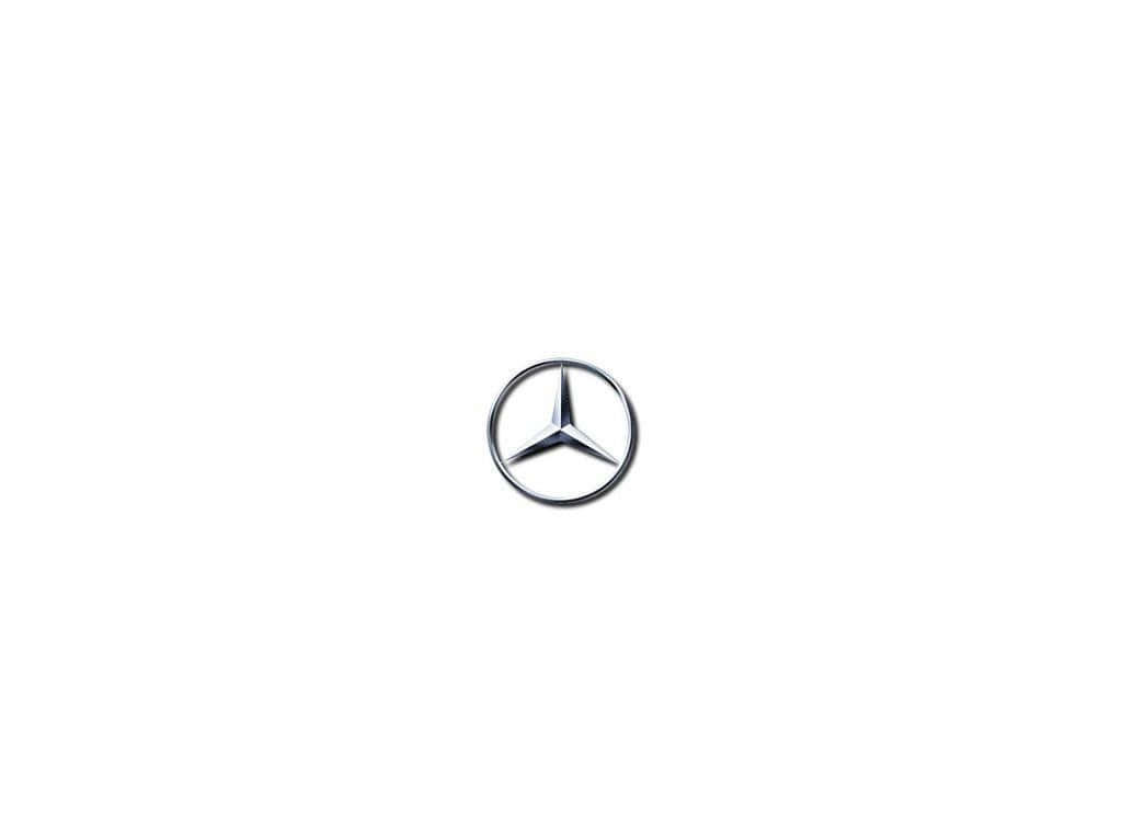 Mercedes Benz Logo 桌布 壁紙 — 一個簡潔的銀色賓士三芒星標誌，居中放在純白色背景上。
