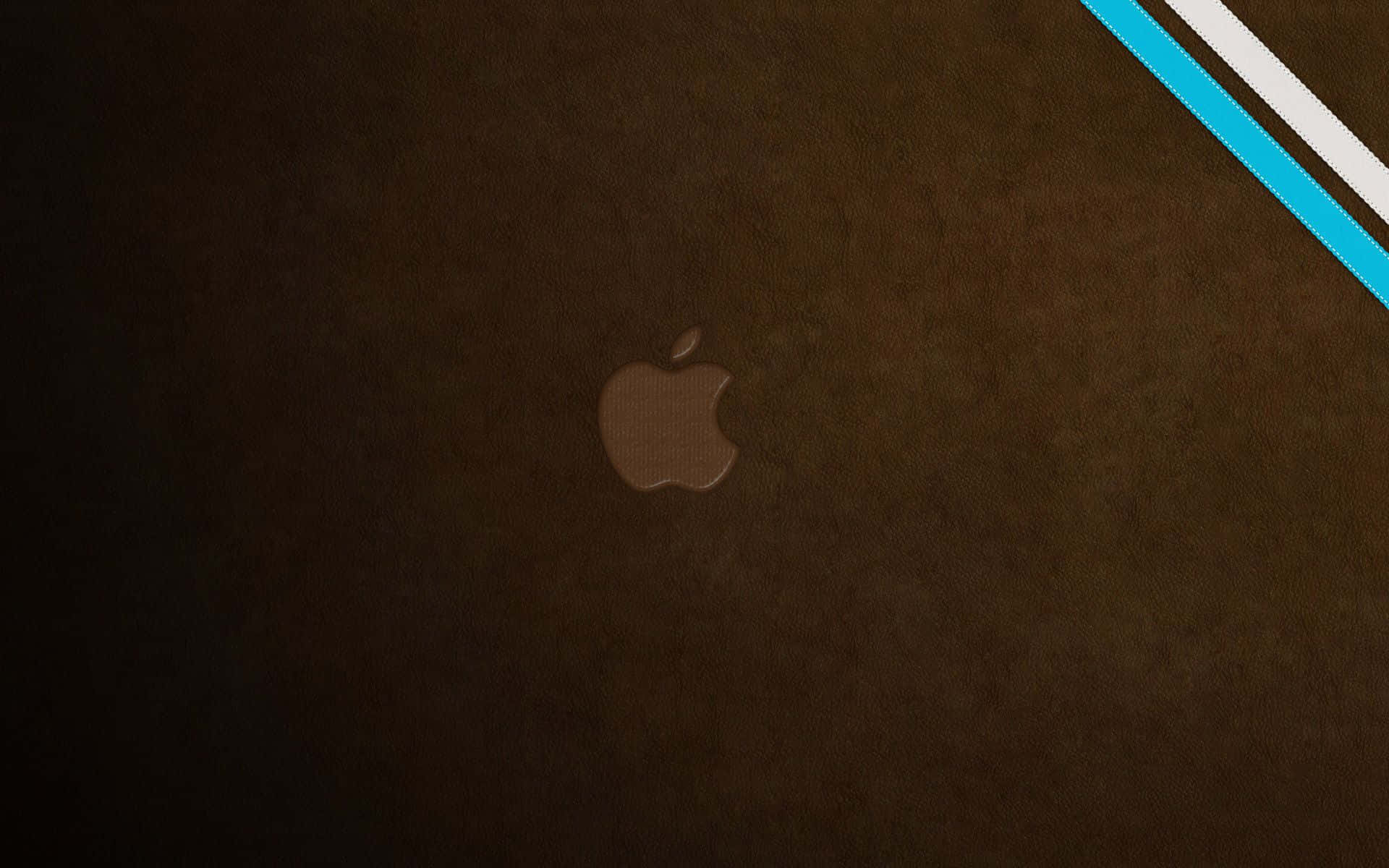 Leather 桌布 壁紙 — 一個簡約的Apple標誌壓印在帶有紋理的棕色皮革上，角落有對角藍白條紋。