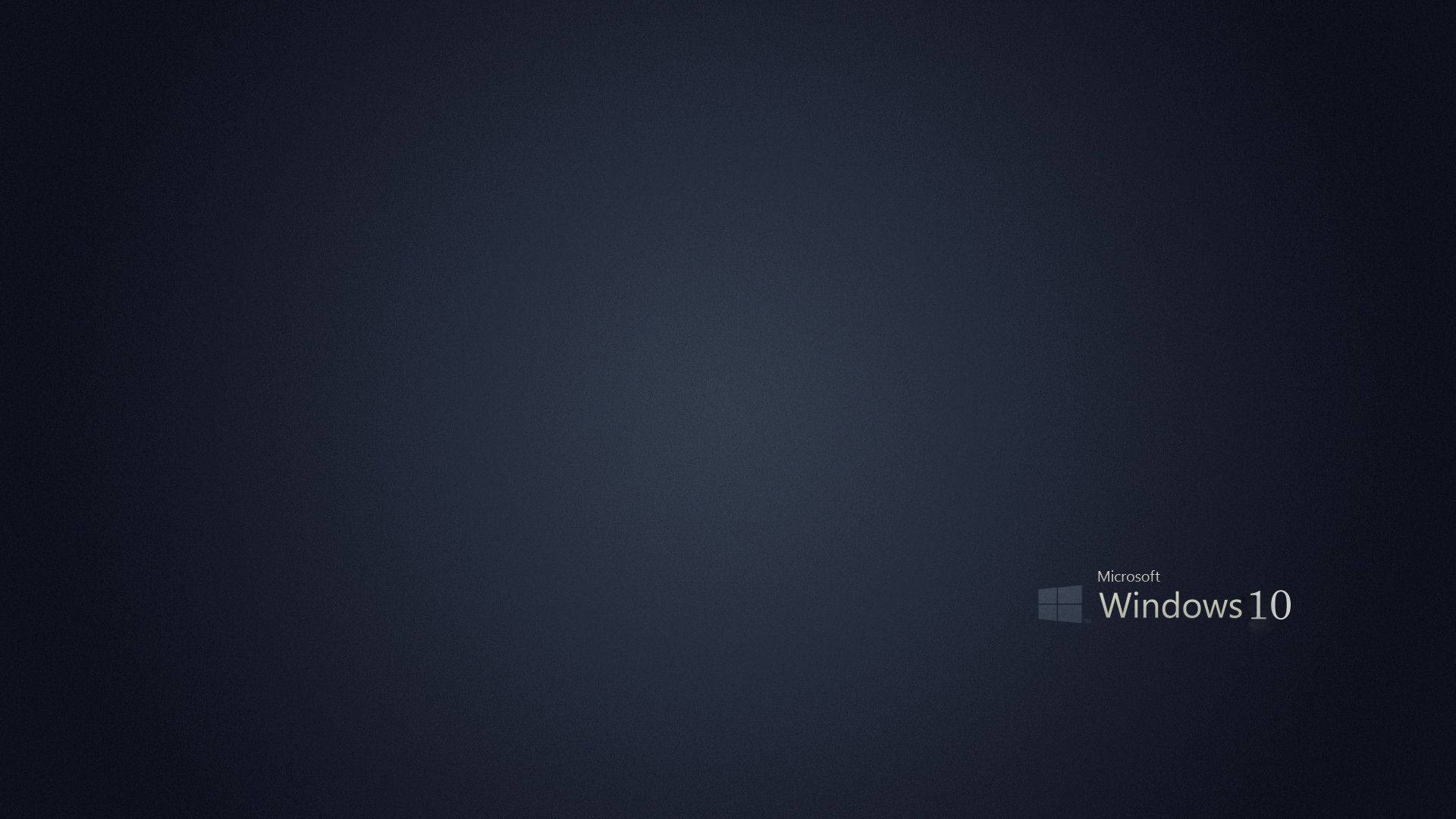 Windows 10 高畫質 桌布 壁紙 — 一個簡約的深藍色漸變桌布，右下角有Microsoft Windows 10標誌。