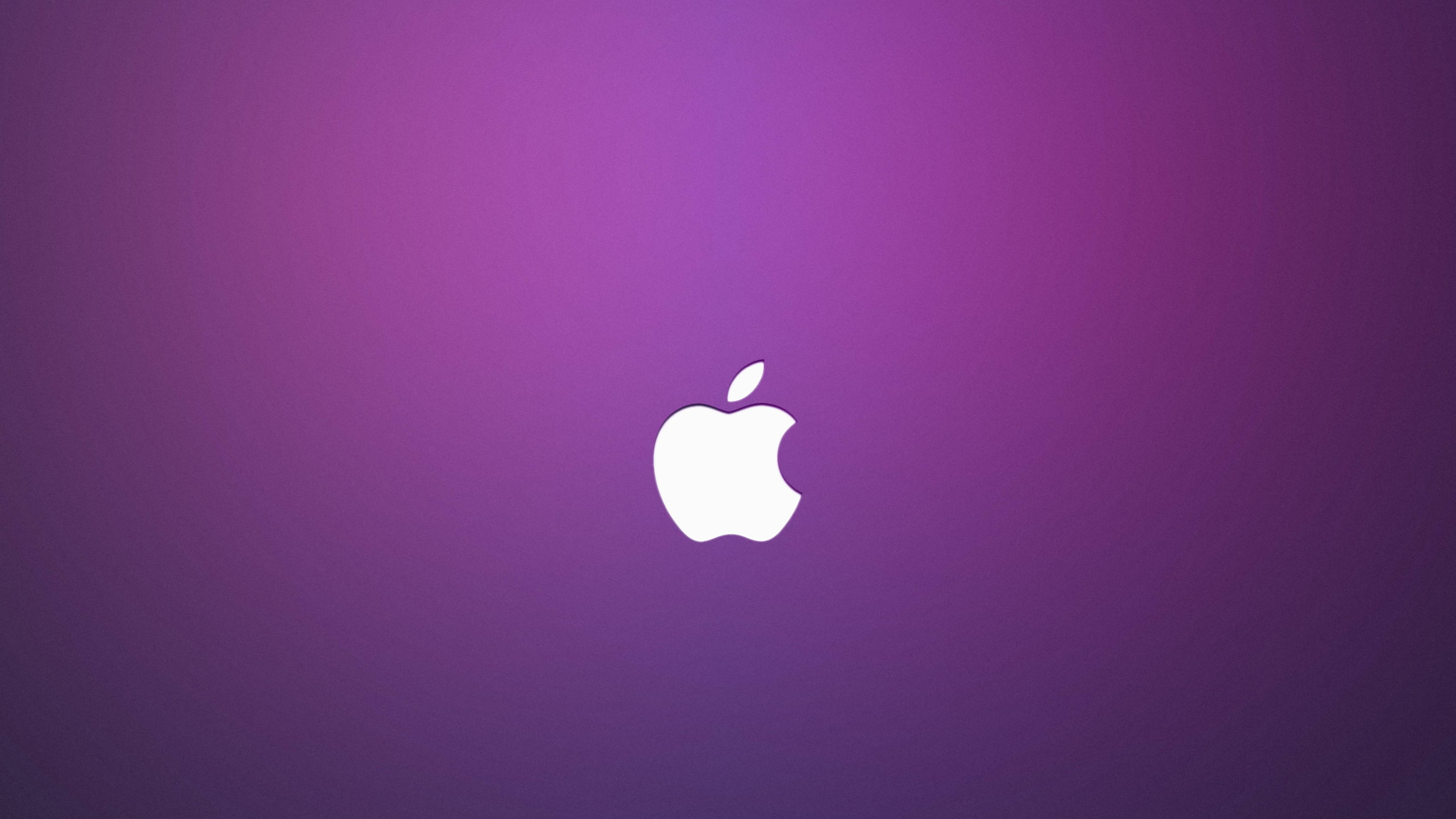 Apple 4K Ultra HD 桌布 壁紙 — 一個簡約的白色Apple標誌，居中放置在紫色漸變背景上。
