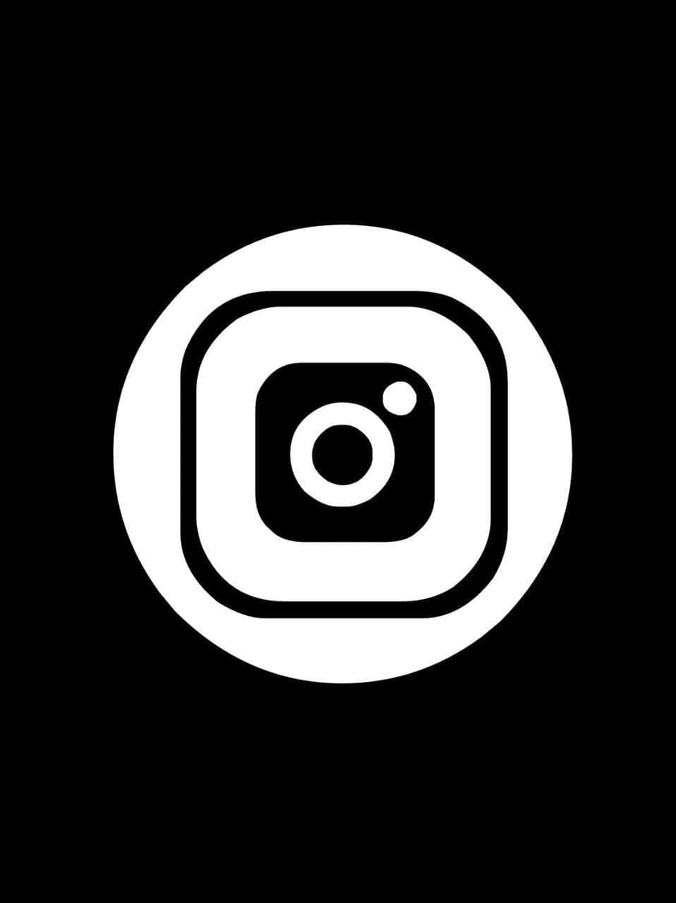 Instagram 桌布 壁紙 — 一個簡約的白色Instagram標誌，居中放在純黑色背景上。