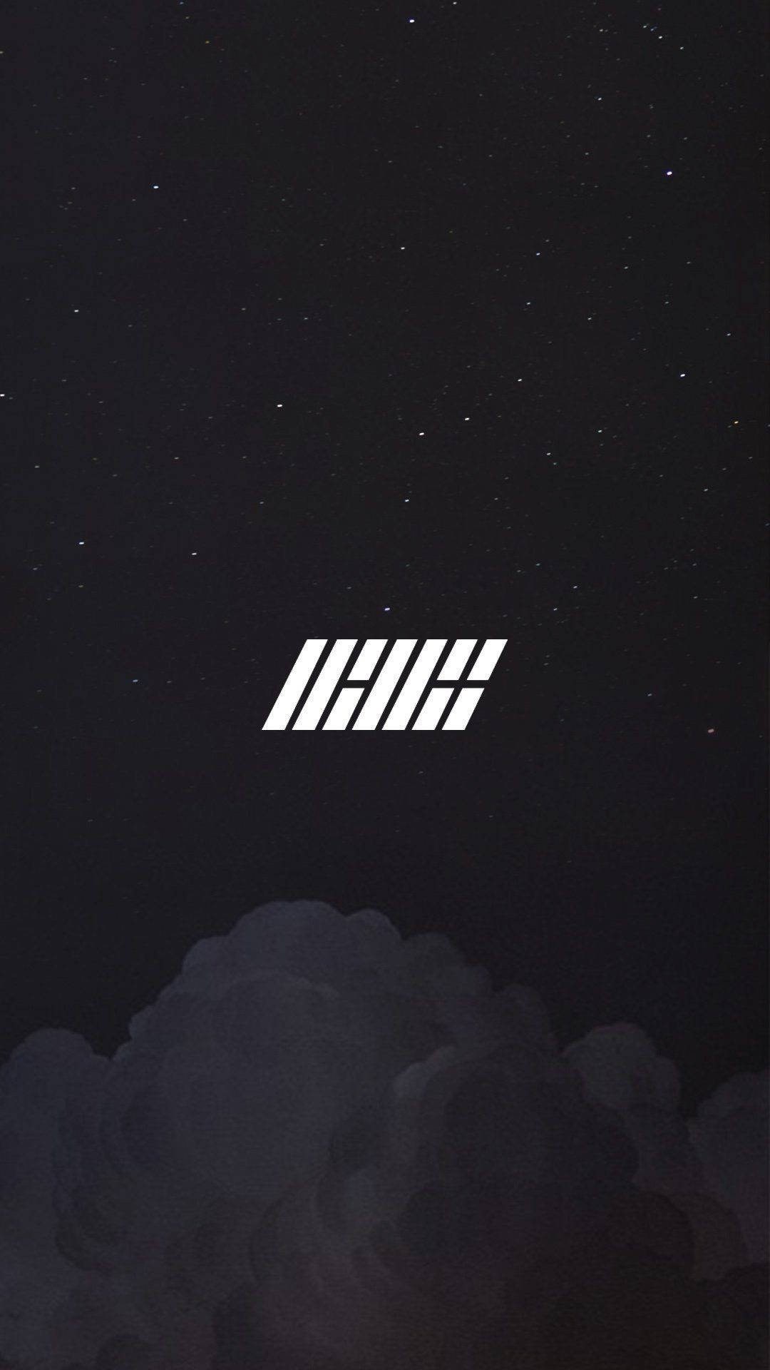 Ikon 桌布 壁紙 — 一個簡約的白色標誌漂浮在星空夜空中，下方有烏雲。