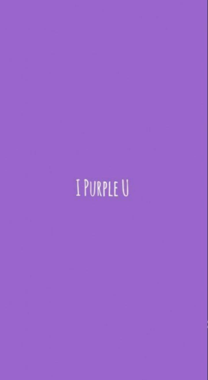 BTS 桌布 壁紙 — 一個簡約的紫色背景，中央以白色手寫字體顯示「I PURPLE U」字句。