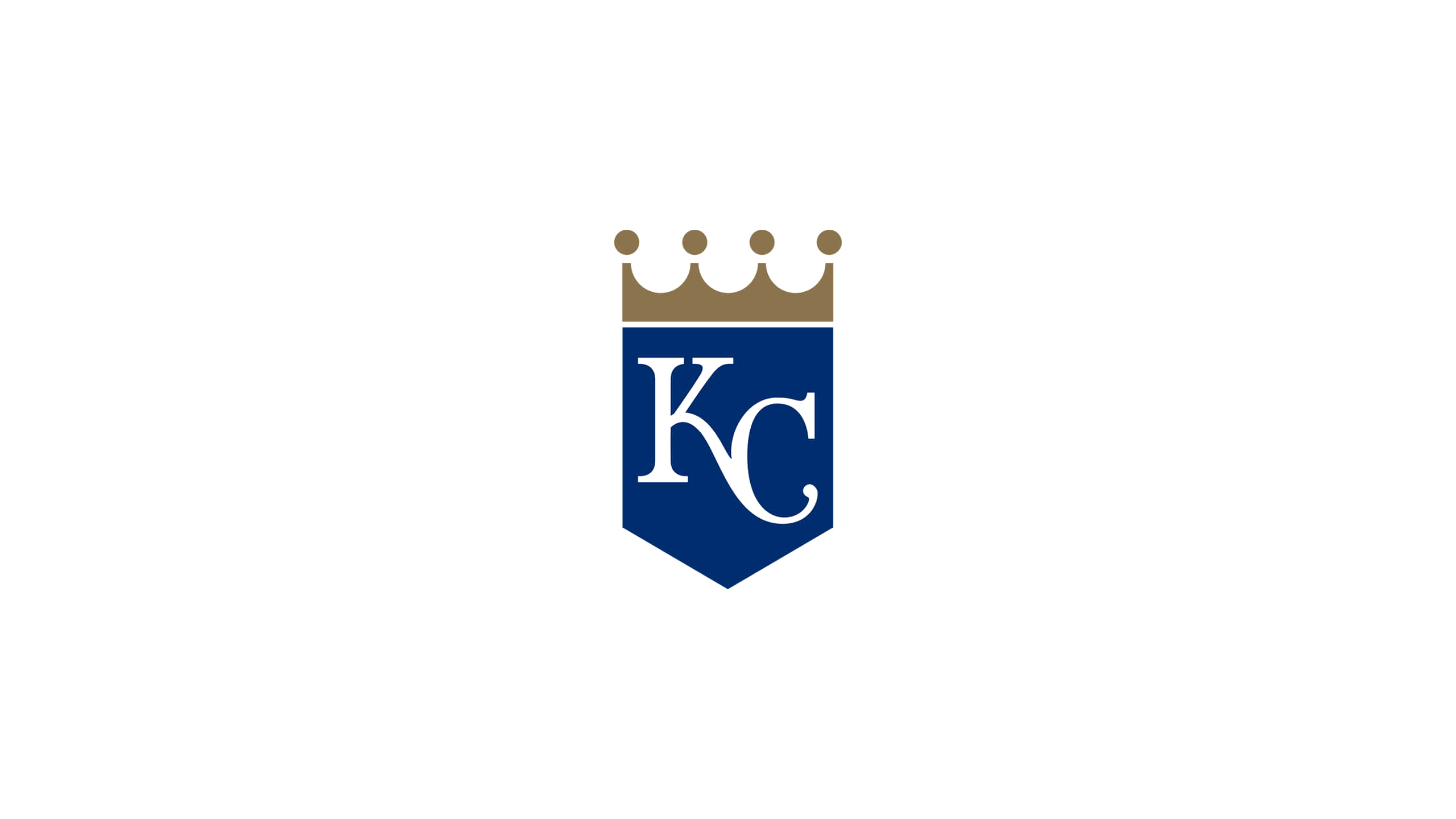 Kc Royals 桌布 壁紙 — 一個簡約的藍色盾牌標誌，帶有白色 KC 字母和金色皇冠，背景為白色。