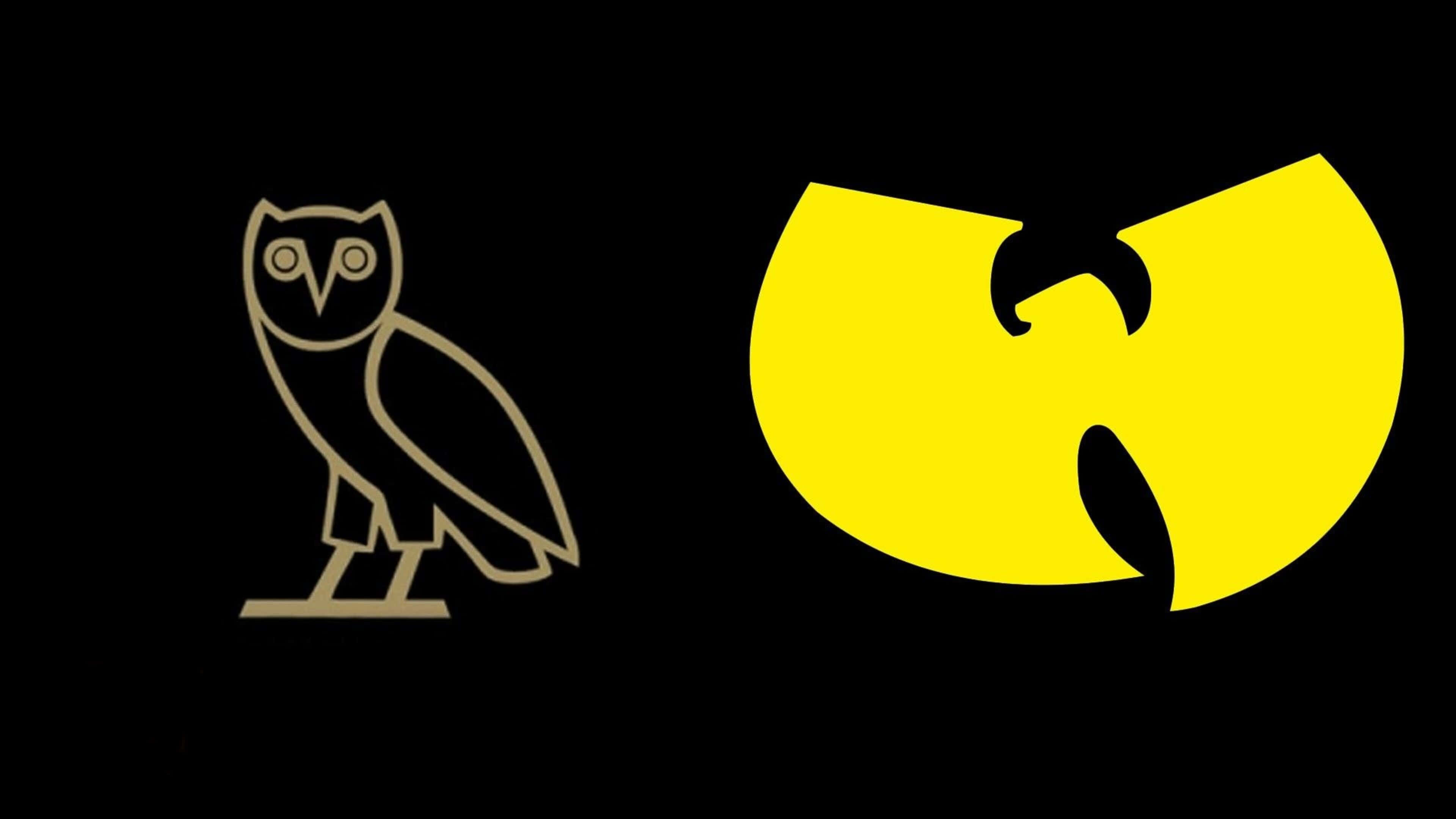 hiphop 桌布 壁紙 — 一個簡約的金色貓頭鷹標誌和一個大膽的黃色Wu-Tang Clan標誌並排立在純黑背景上。