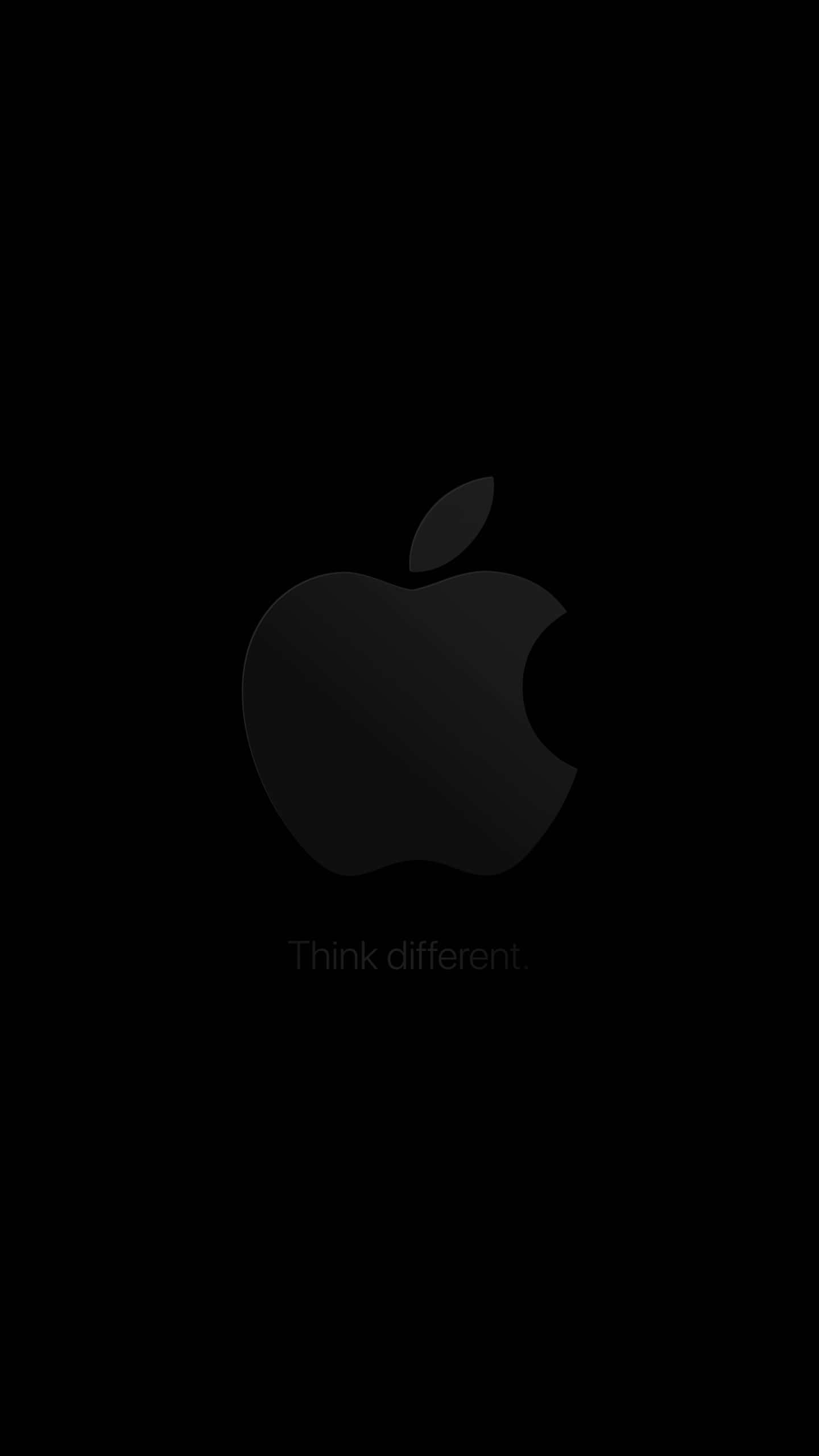 蘋果標誌 桌布 壁紙 — 一個簡約的黑色Apple標誌，帶有咬痕和「Think different.」文字，居中放在純黑色背景上。