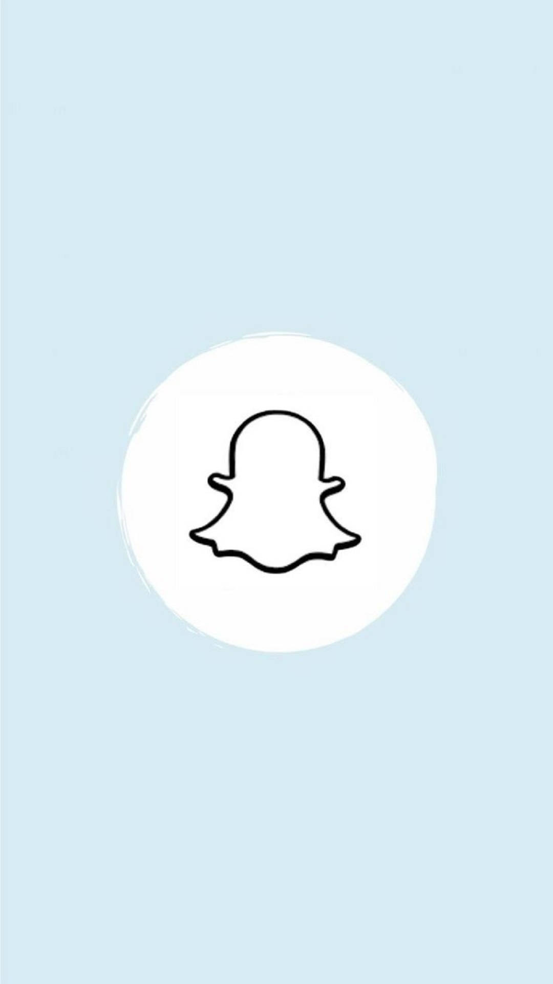 Snapchat 桌布 壁紙 — 一個簡約的黑色Snapchat鬼魂標誌輪廓，置中於白色圓形內，背景為柔和藍色。