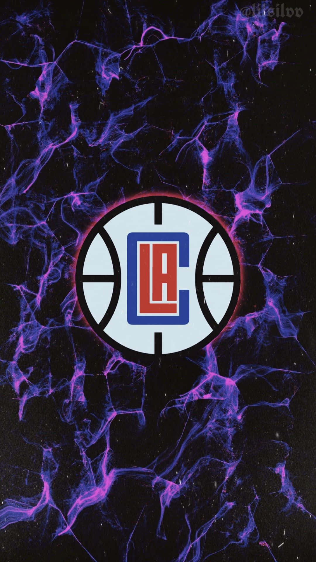 NBA 桌布 壁紙 — 一個籃球，中央有洛杉磯快艇隊標誌，背景是紫色電能和黑色虛空的宇宙背景。