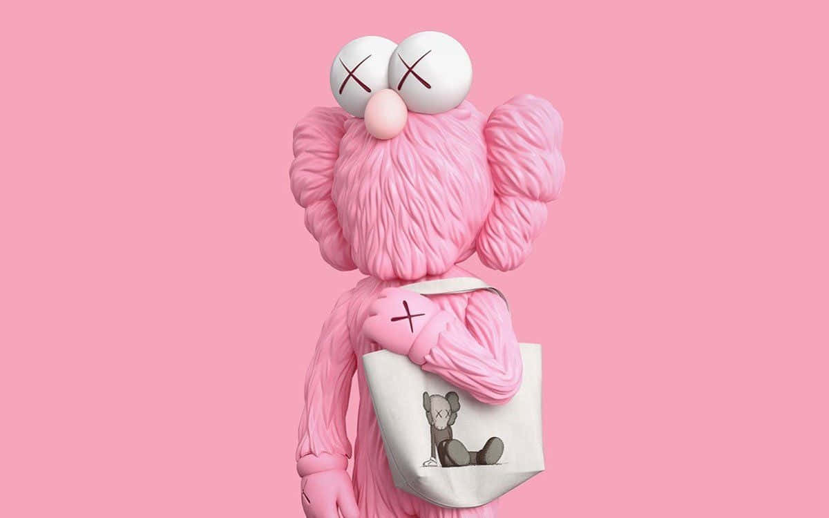 KAWS 桌布 壁紙 — 一個粉紅色KAWS角色，眼睛交叉，手持一個白色手提袋，上面有灰色KAWS圖案，背景為純粉紅色。