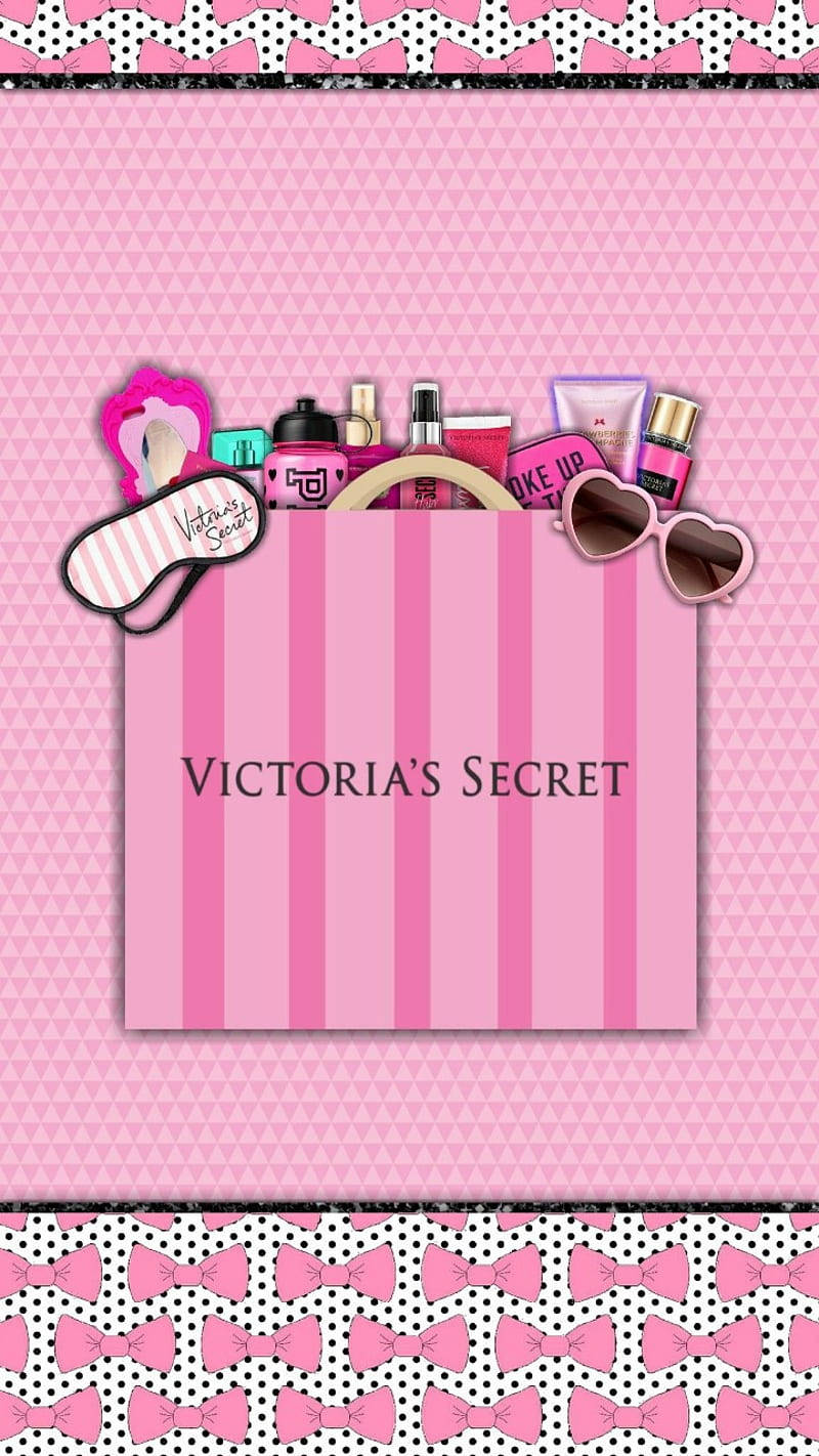 victoria 桌布 壁紙 — 一個粉紅色Victoria's Secret購物袋，裝滿化妝品和配件，背景為圖案粉紅色。