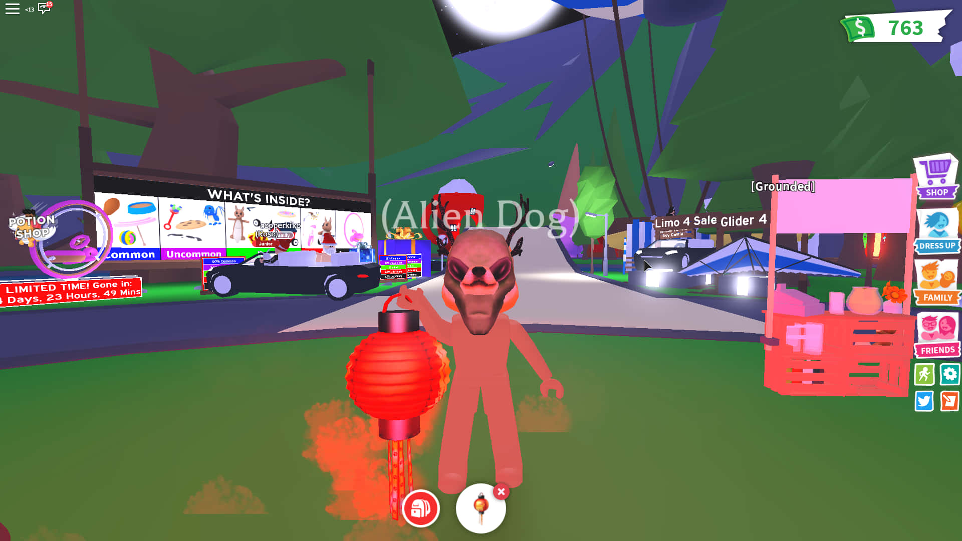 Roblox 桌布 壁紙 — 一個粉紅色外星狗頭像在充滿活力的夜間虛擬世界中拿著紅色燈籠，周圍有發光的標誌和車輛。