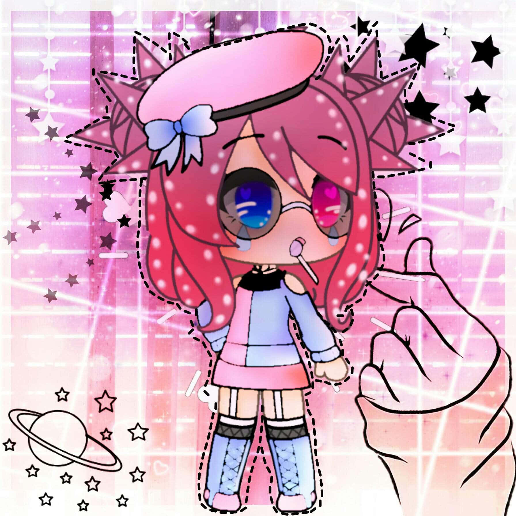 Gacha 桌布 壁紙 — 一個粉紅色頭髮、星星眼的Q版動漫女孩，在帶有星星和行星的粉紅色網格背景前拿著棒棒糖。
