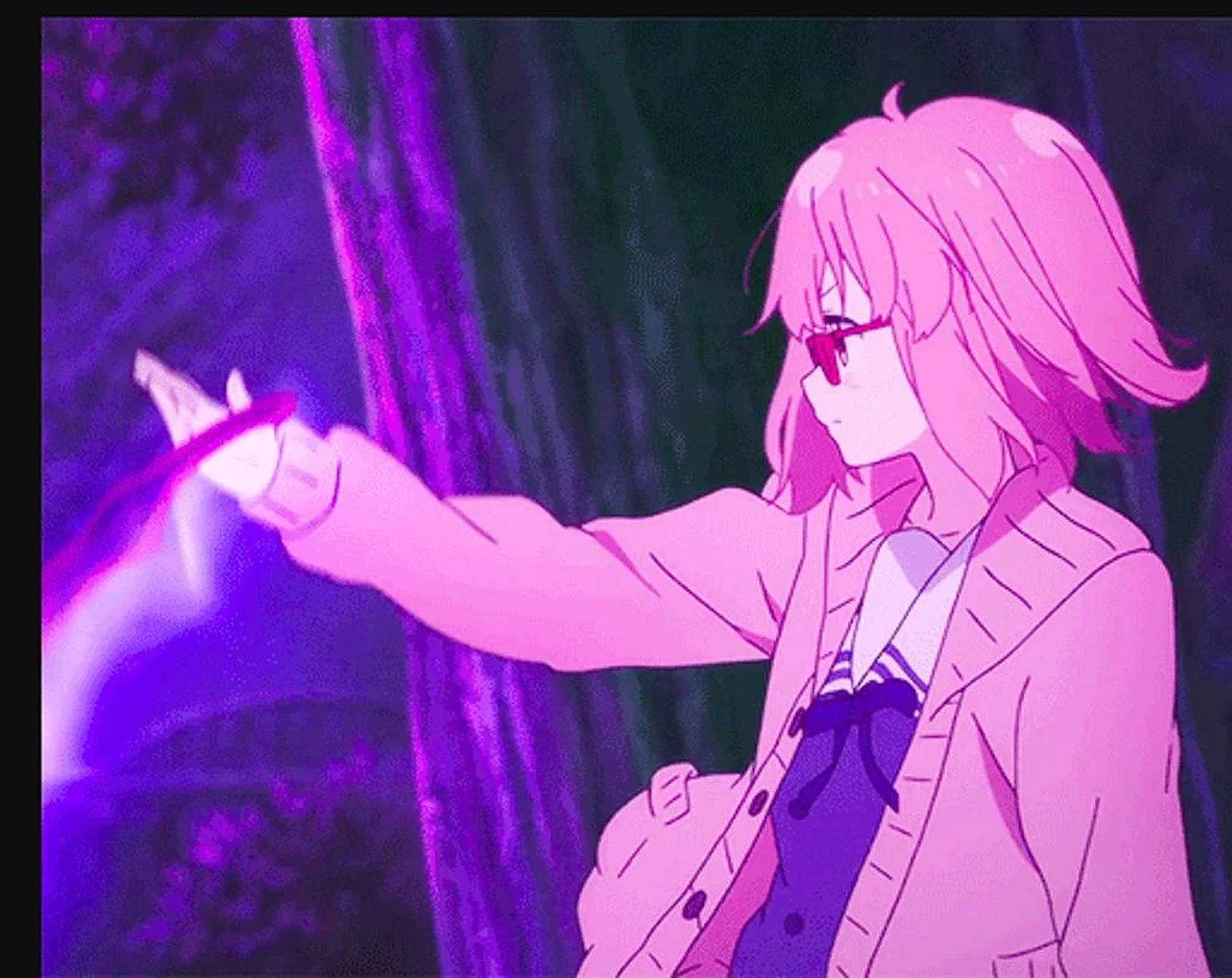 粉紅色頭髮的動漫女孩穿著校服，在黑暗的森林中施展紫色魔法。 — 美少女動態圖 壁紙
