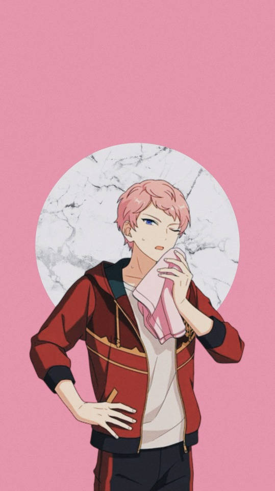 Aesthetic Anime Boy 桌布 壁紙 — 一個粉紅色頭髮的動畫男孩，穿著紅色外套，在帶有大理石圓圈的粉紅色背景上用粉紅色毛巾擦臉。