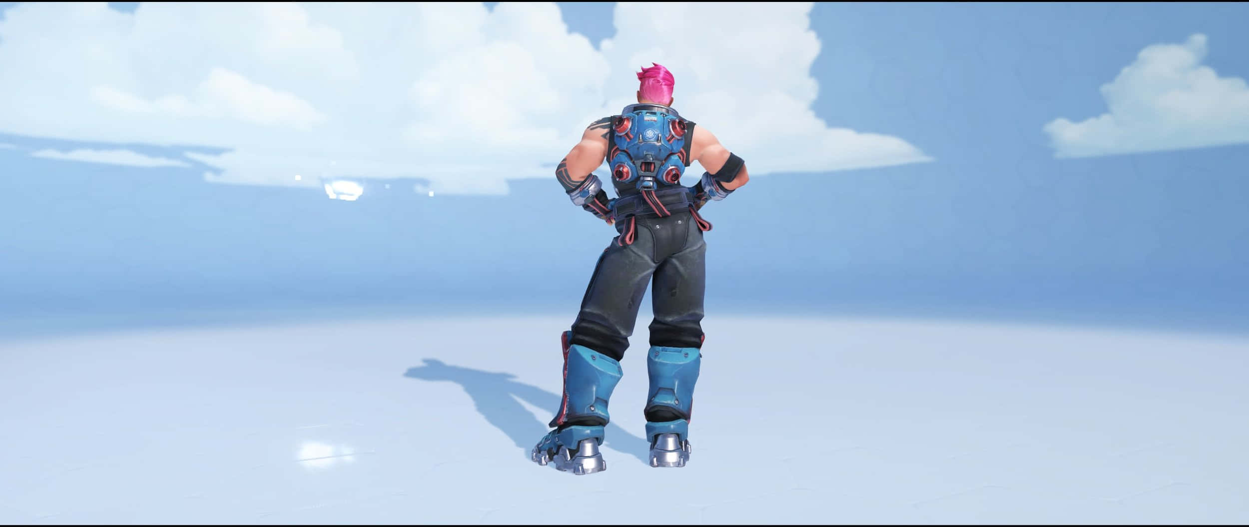 Overwatch Zarya 桌布 壁紙 — 一個粉紅色頭髮的角色穿著藍色盔甲站在溜冰鞋上，面對著廣闊的天空和蓬鬆的雲朵。