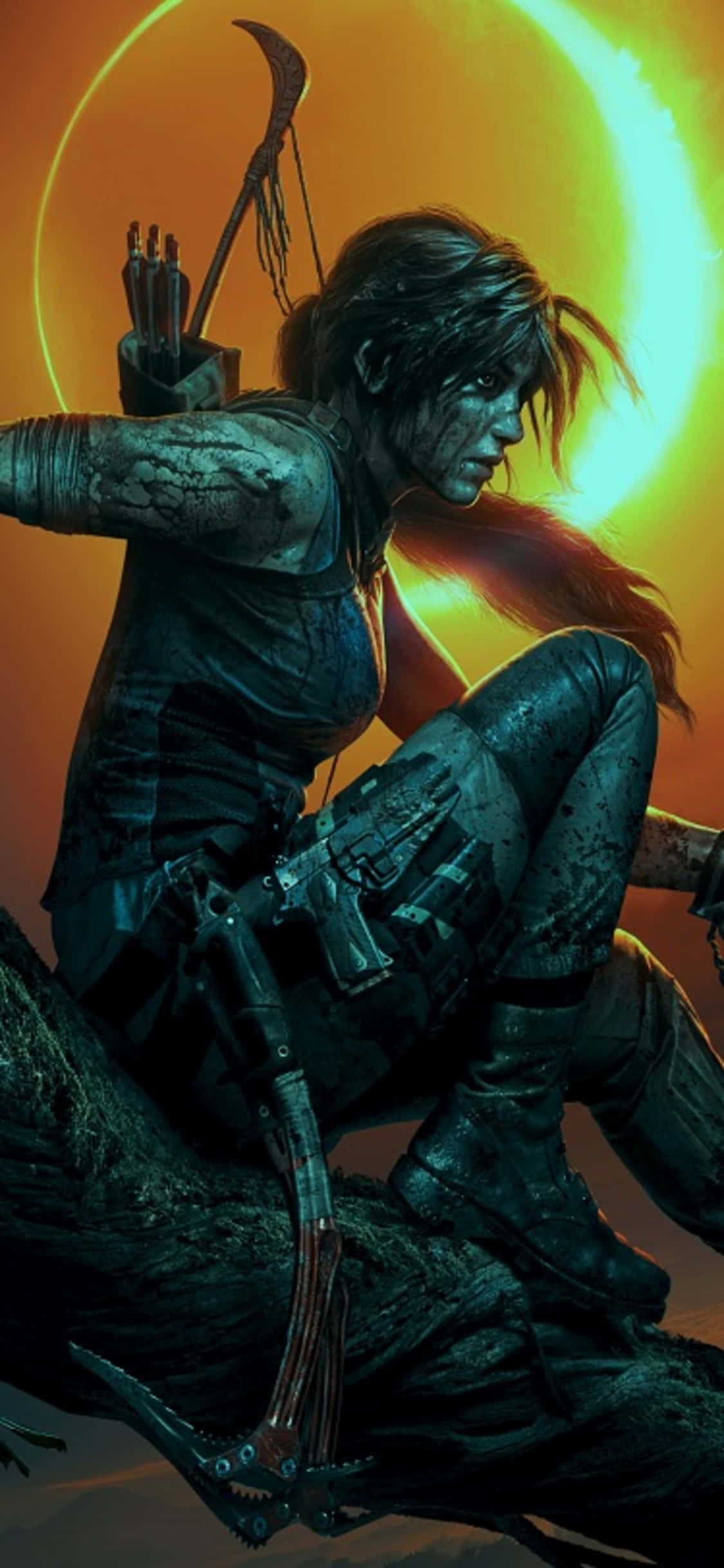 iPhone X Shadow Of The Tomb Raider 桌布 壁紙 — 一個粗獷的冒險家帶著弓箭蹲在懸崖上，背景是發光的橙色和綠色太陽。