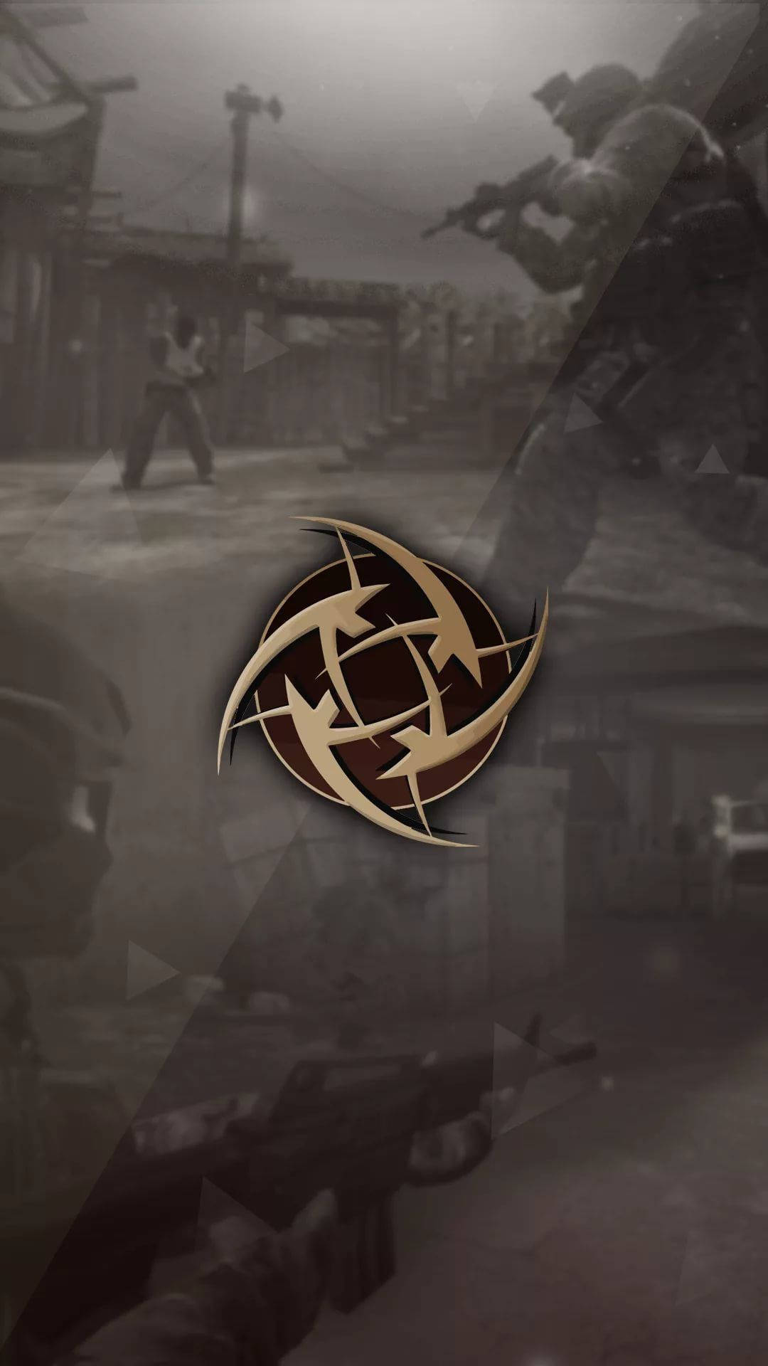 cs go iPhone 桌布 壁紙 — 一個粗獷的戰區場景，士兵身穿戰鬥裝備瞄準武器，並覆蓋著金色風格標誌。