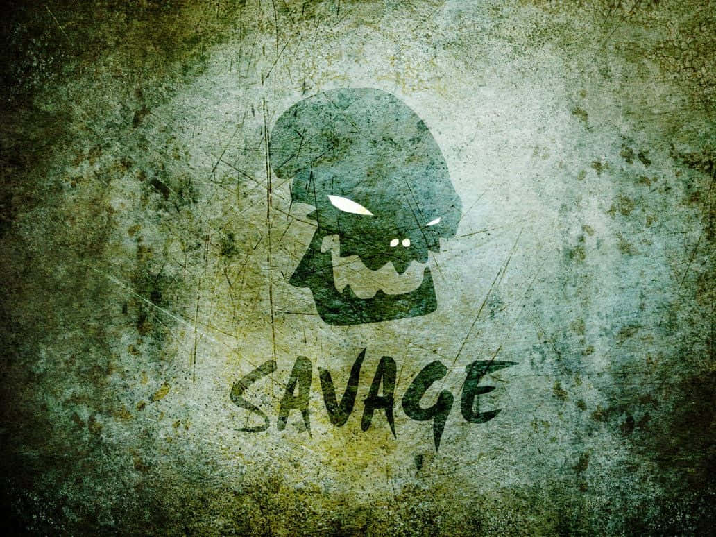 savage 桌布 壁紙 — 一個粗糙的綠色骷髏頭，眼睛發光，在風化的牆上噴漆了savage這個詞。