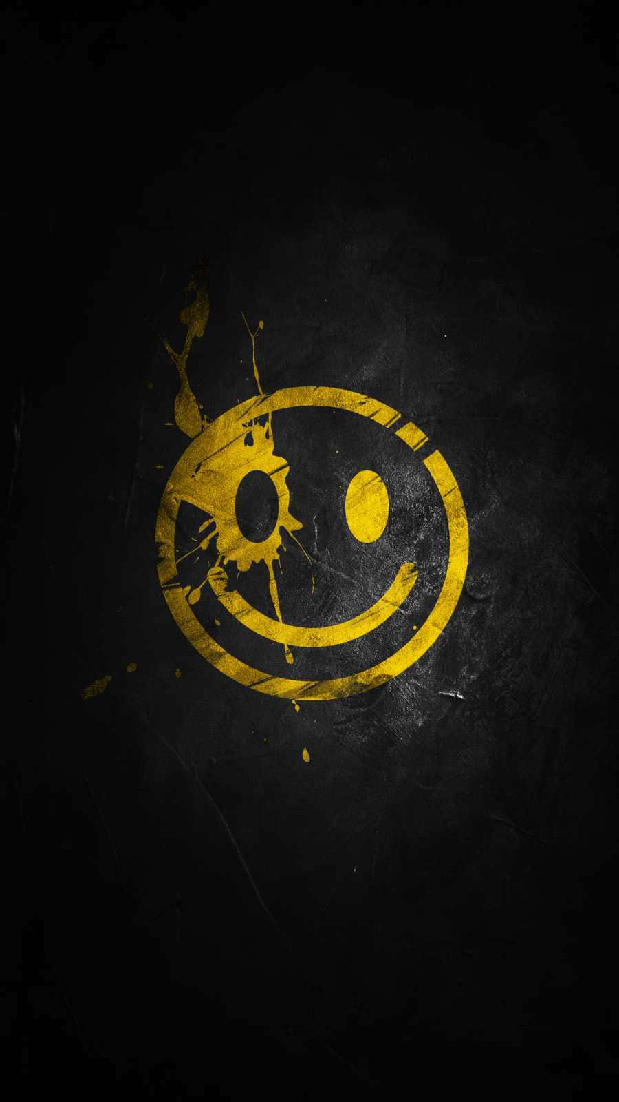 Smile 桌布 壁紙 — 一個粗糙的黃色笑臉，帶有飛濺和裂縫，主導了紋理黑色背景。
