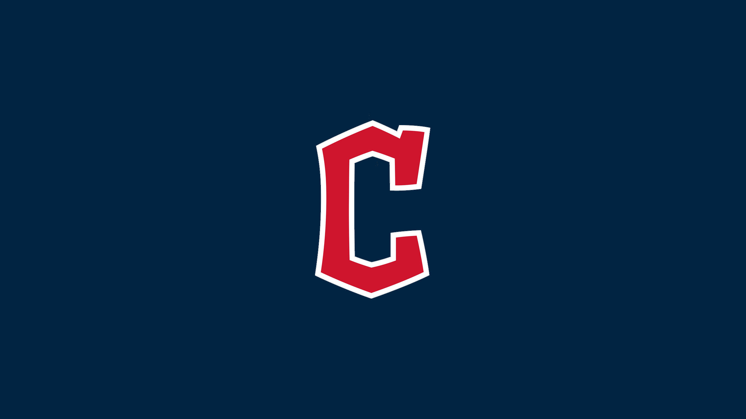Cleveland Guardians 桌布 壁紙 — 一個粗體紅色字母C，帶白色輪廓，居中在純海軍藍背景上。