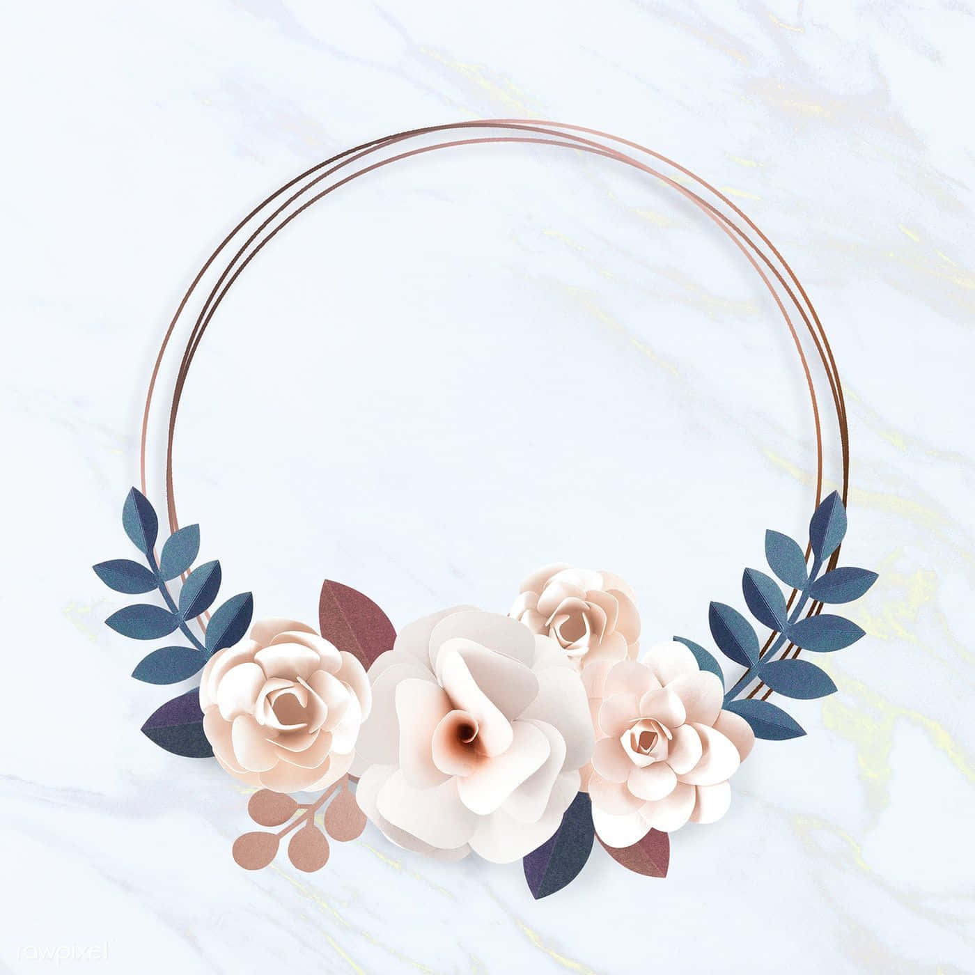 Floral Wreath 桌布 壁紙 — 一個精緻的紙花環，帶有淡粉紅玫瑰和海軍藍葉子，放置在白色大理石表面上。