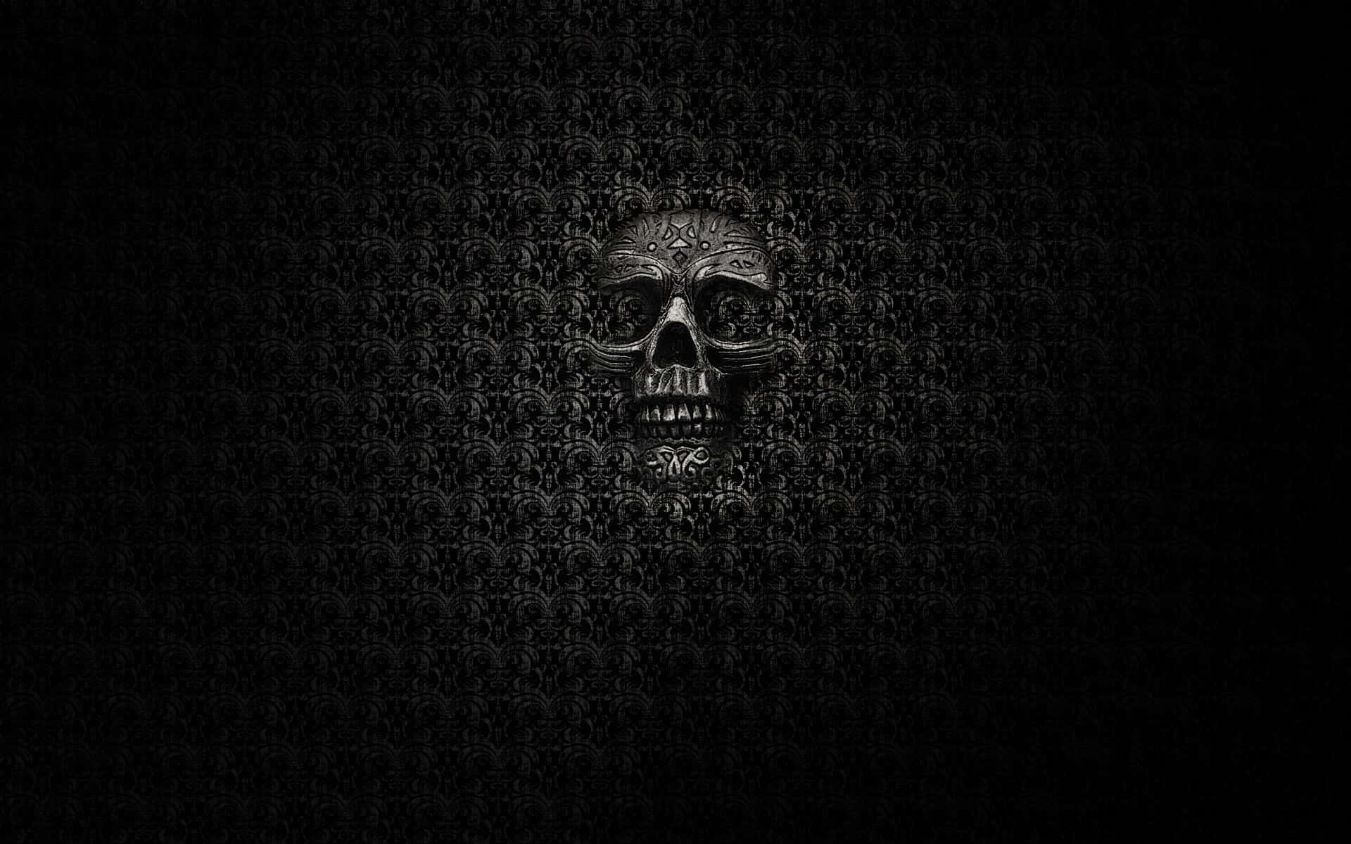 skulls 桌布 壁紙 — 一個精緻華麗的頭骨從帶有重複圖案的深色紋理背景中浮現。