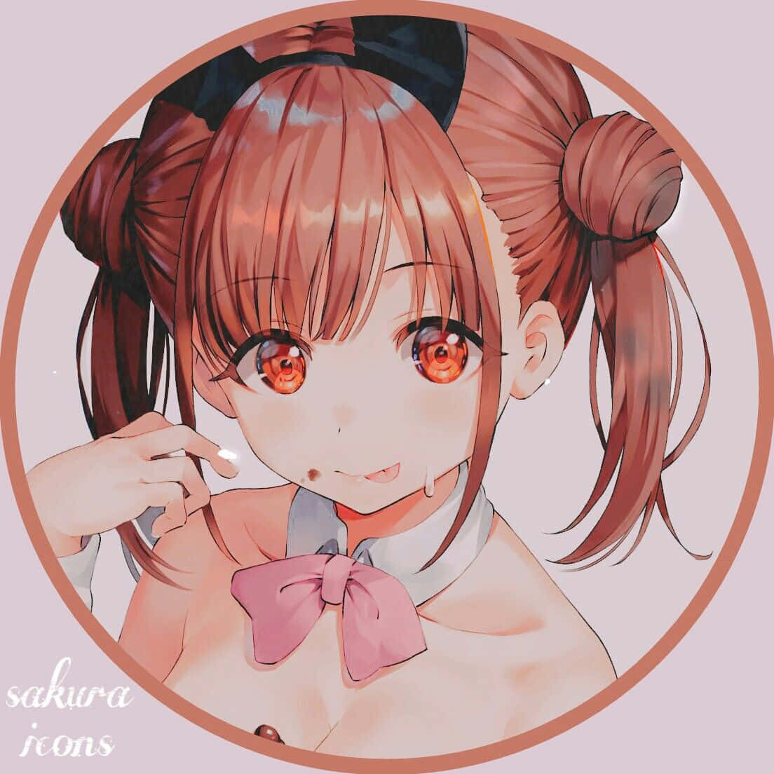 Cute Aesthetic Profile 桌布 壁紙 — 一個紅眼睛、雙馬尾的可愛動漫女孩微笑著，手裡拿著一個小小的發光物體。