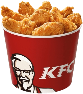 肯德基 桌布 壁紙 — 一個紅色KFC桶，裝滿金黃酥脆的炸雞塊，放在白色背景上。