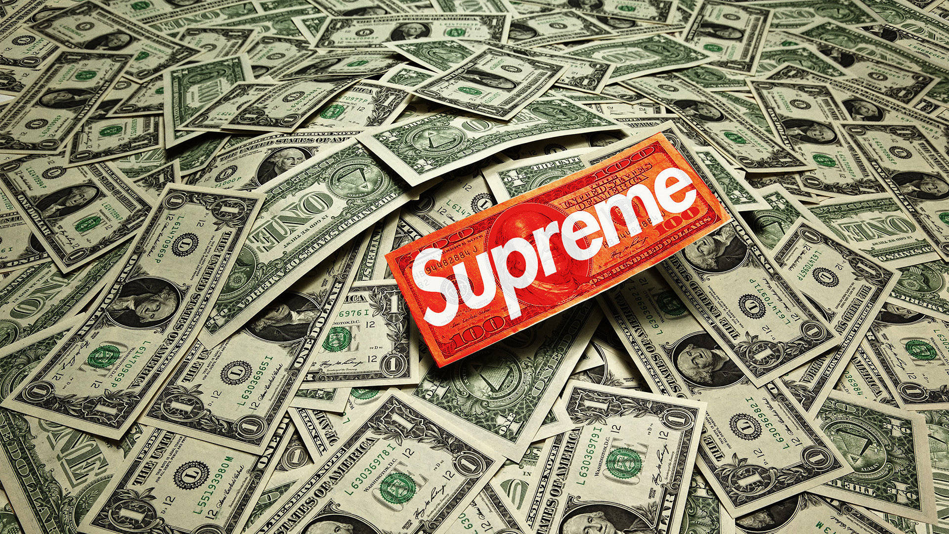 Money 桌布 壁紙 — 一個紅色Supreme盒放在一堆散亂的百元美鈔之上。