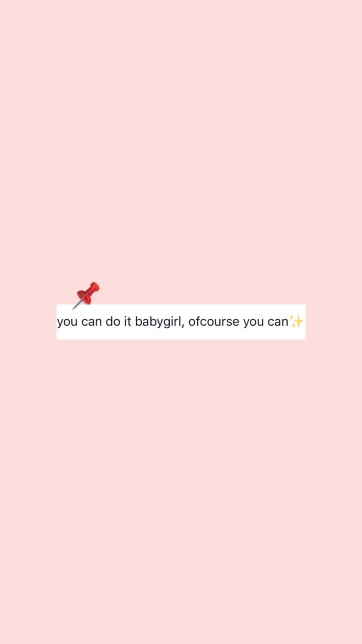 Motivation Aesthetic 桌布 壁紙 — 一個紅色圖釘在柔和粉紅色背景上固定一張帶有鼓勵文字的白色便條。