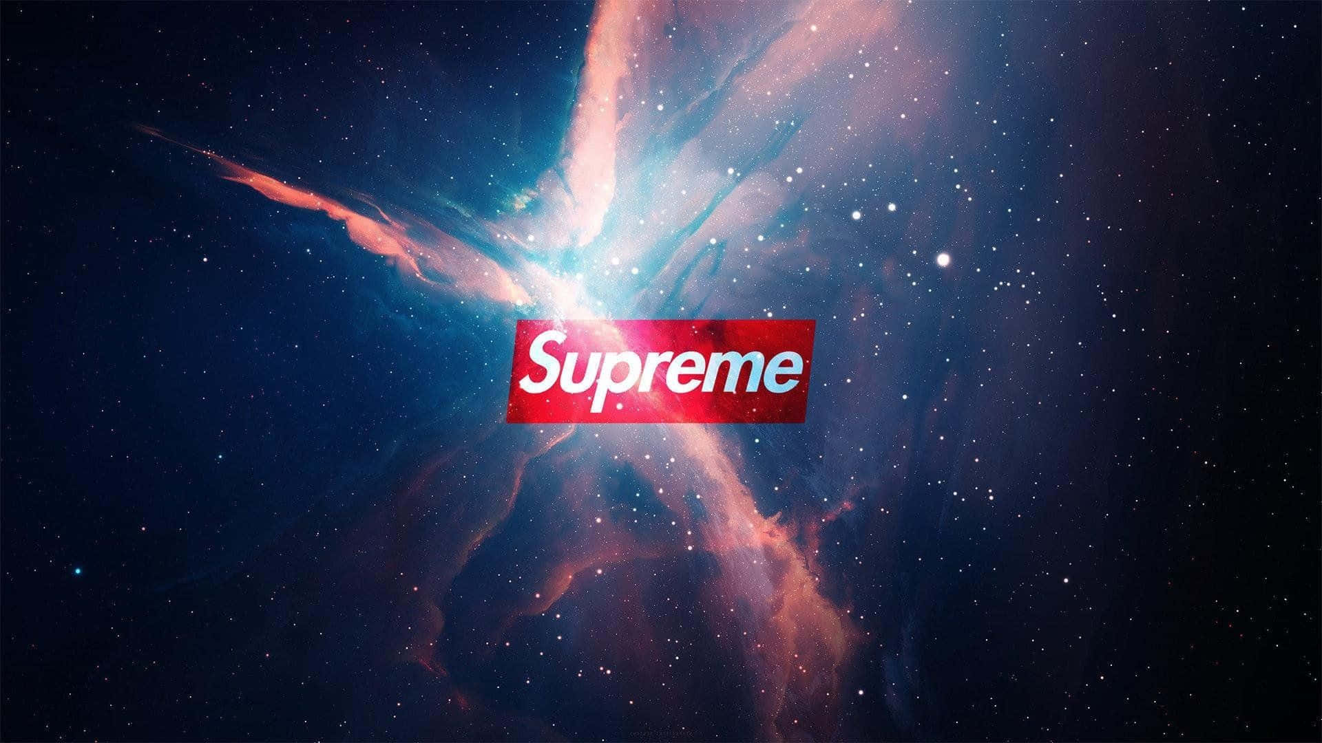 太空 桌布 壁紙 — 一個紅色的Supreme標誌漂浮在充滿活力的宇宙星雲前，星雲中有旋轉的粉紅色、藍色和橙色氣體以及散落的星星。
