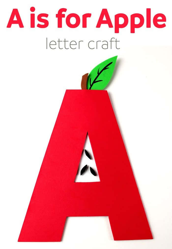 A 桌布 壁紙 — 一個紅色紙字母A，形狀像蘋果，帶有綠色葉子和黑色種子鏤空。