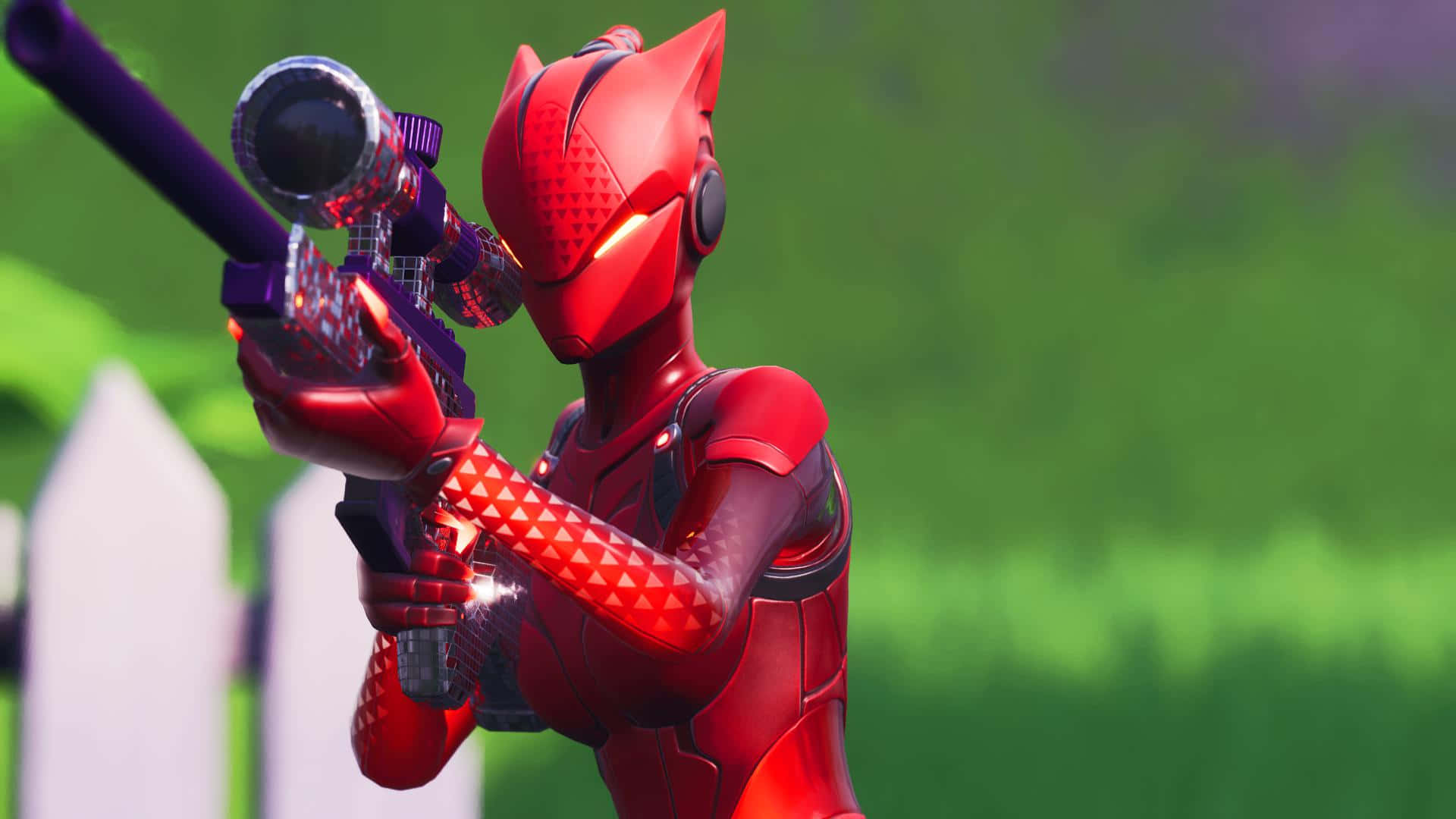 Fortnite 桌布 壁紙 — 一個紅色裝甲的Fortnite角色，戴著貓耳，用紫色狙擊步槍瞄準模糊的綠色背景。