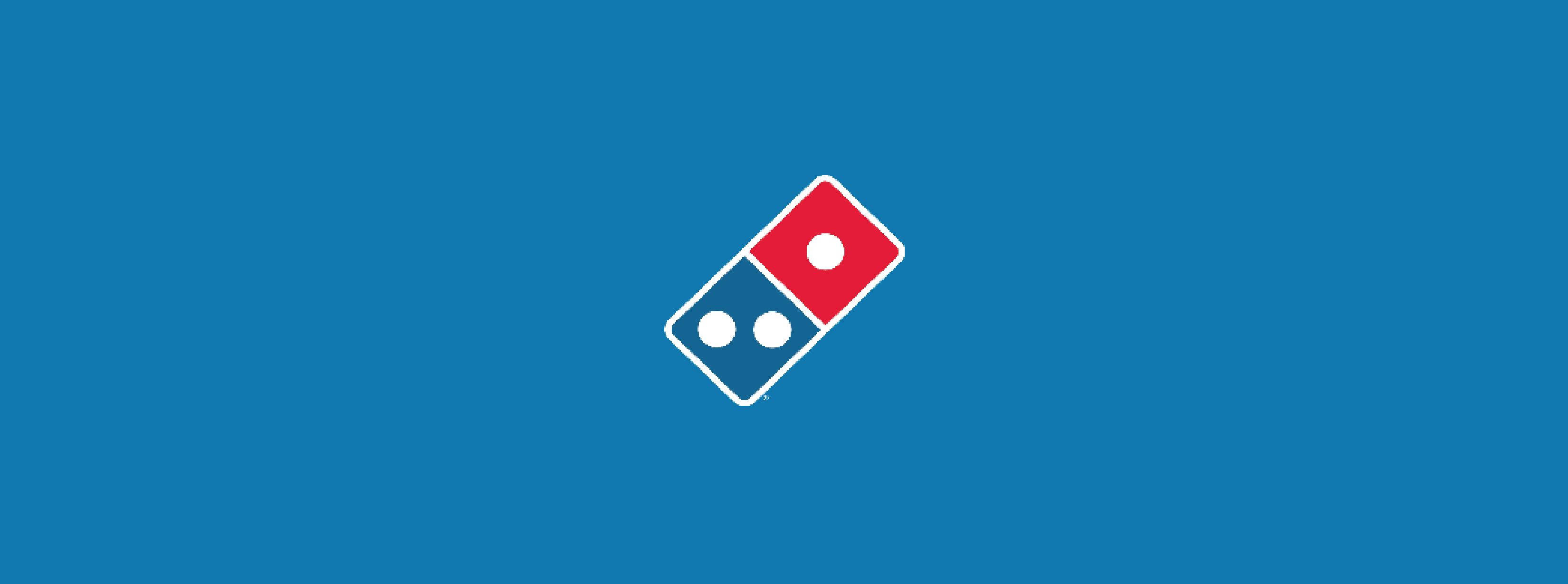 Dominos Pizza 桌布 壁紙 — 一個紅藍色的骨牌圖案標誌，置中在純藍色背景上。